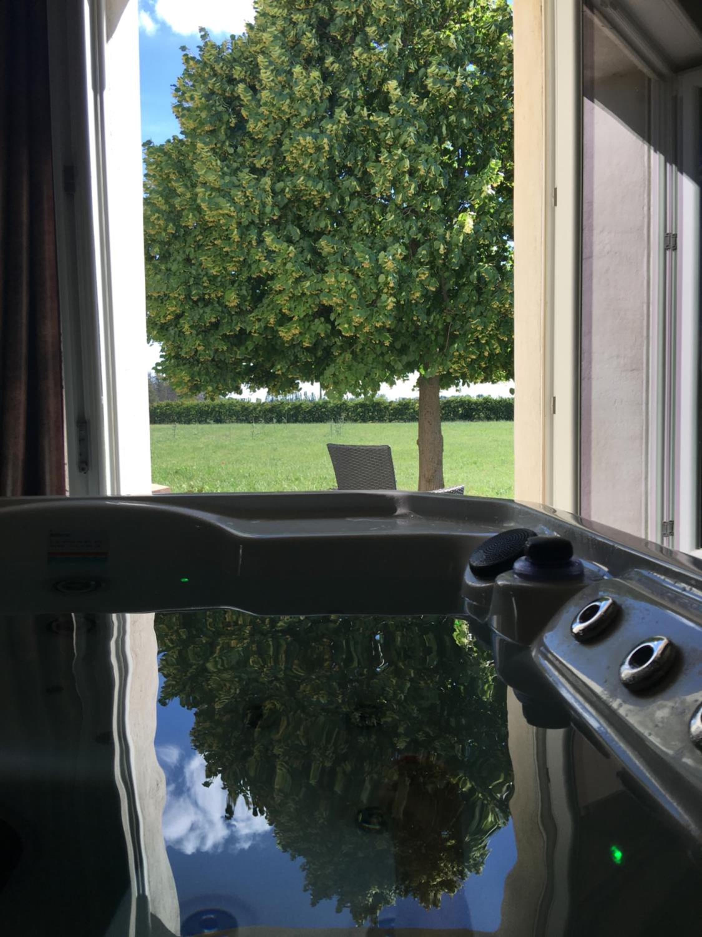 Love and Spa view 5