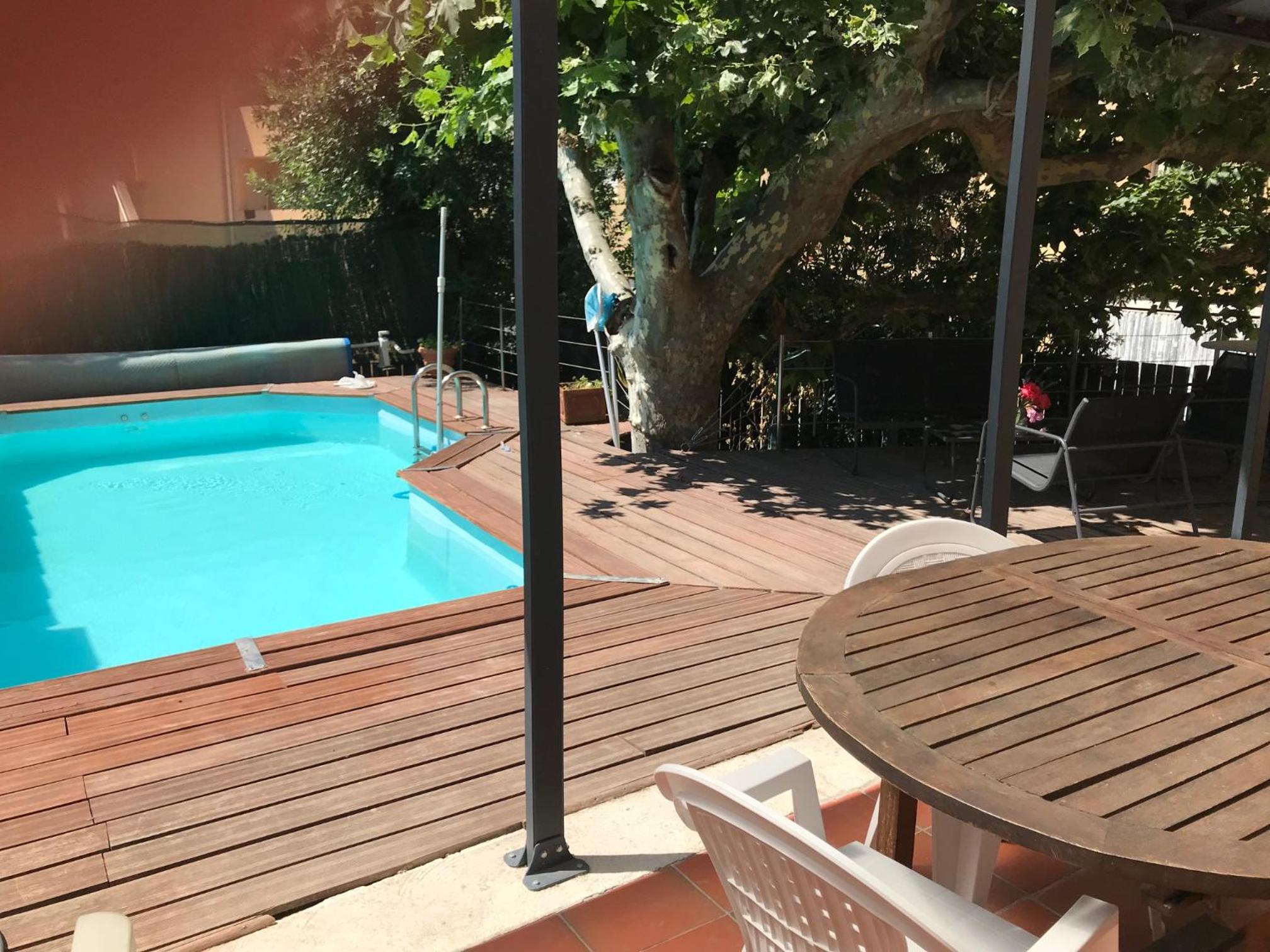 Chambre climatisée avec sdb privée dans une villa avec piscine ouverte d'avril à mi octobre view 2