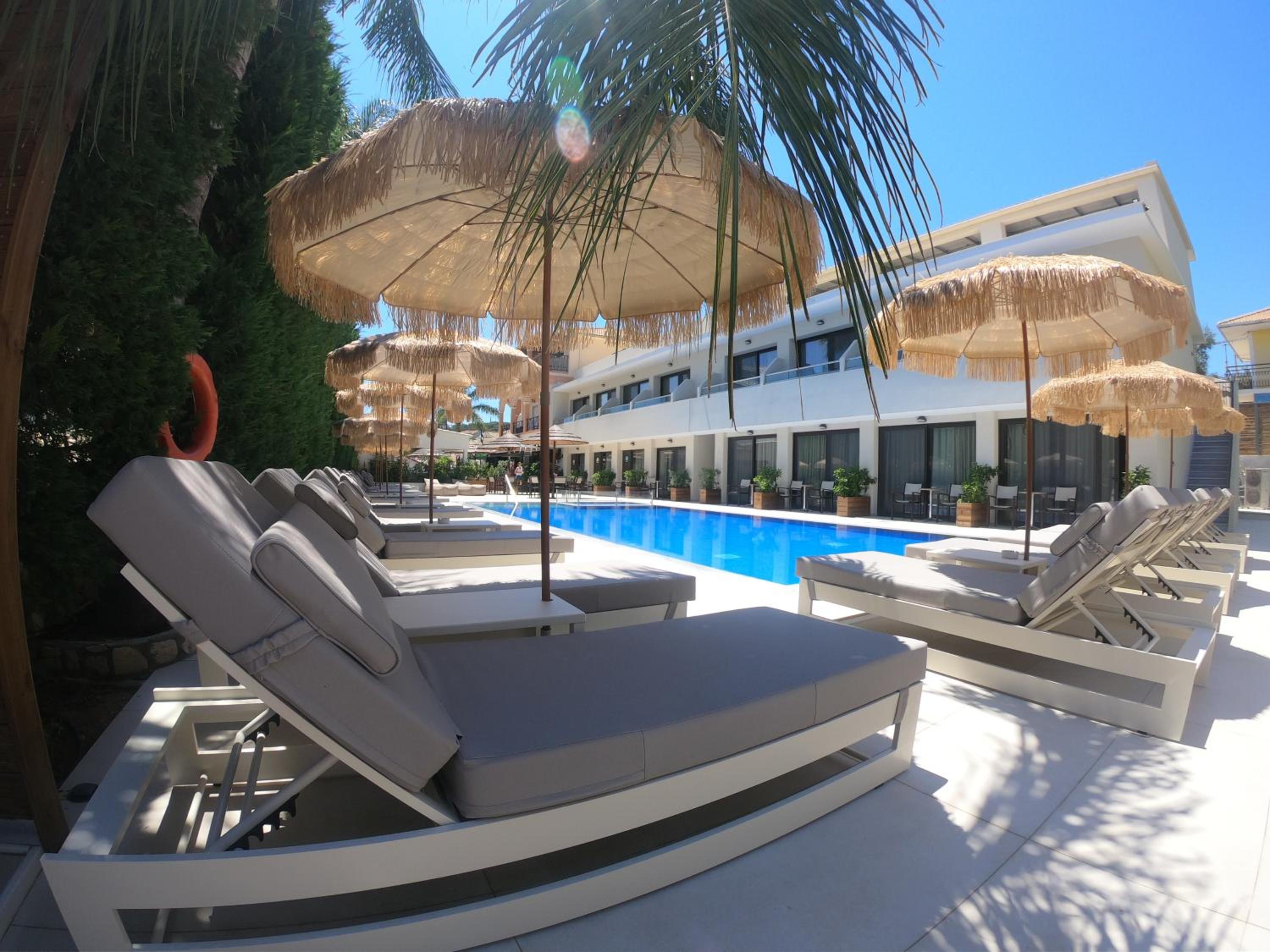 Paradise Hotel & Bar