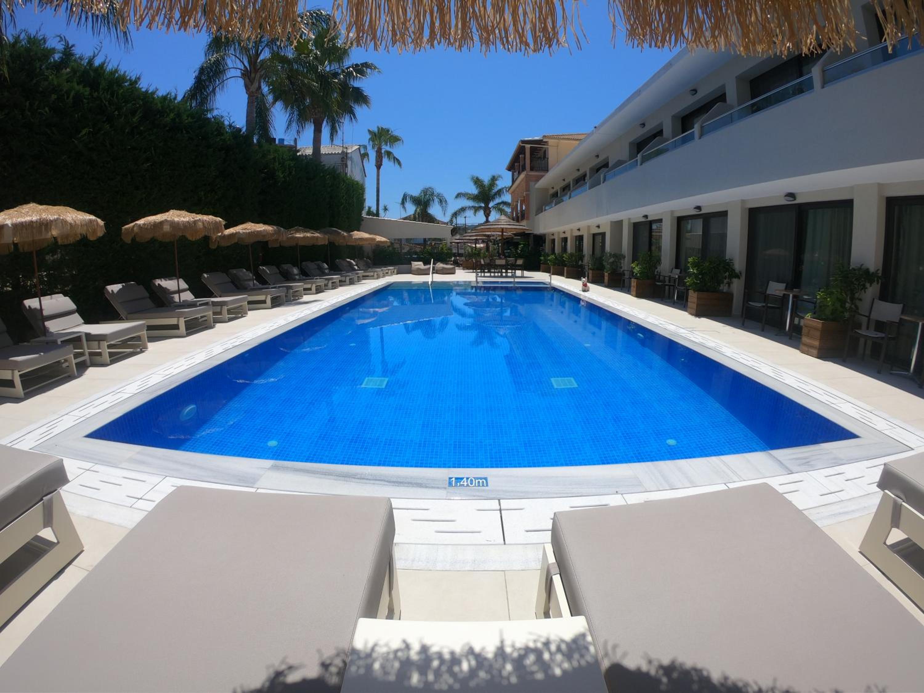 Paradise Hotel & Bar