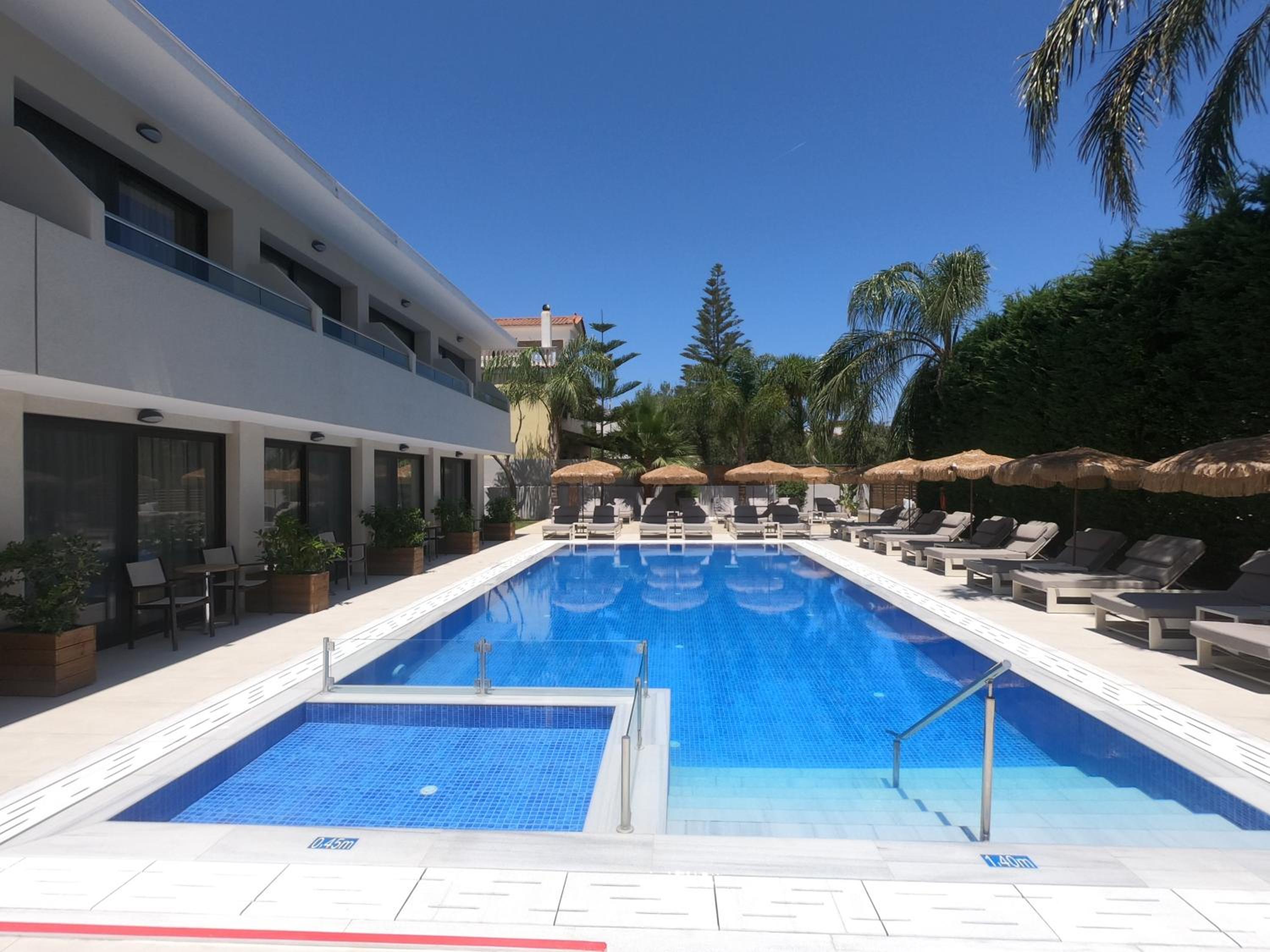 Paradise Hotel & Bar