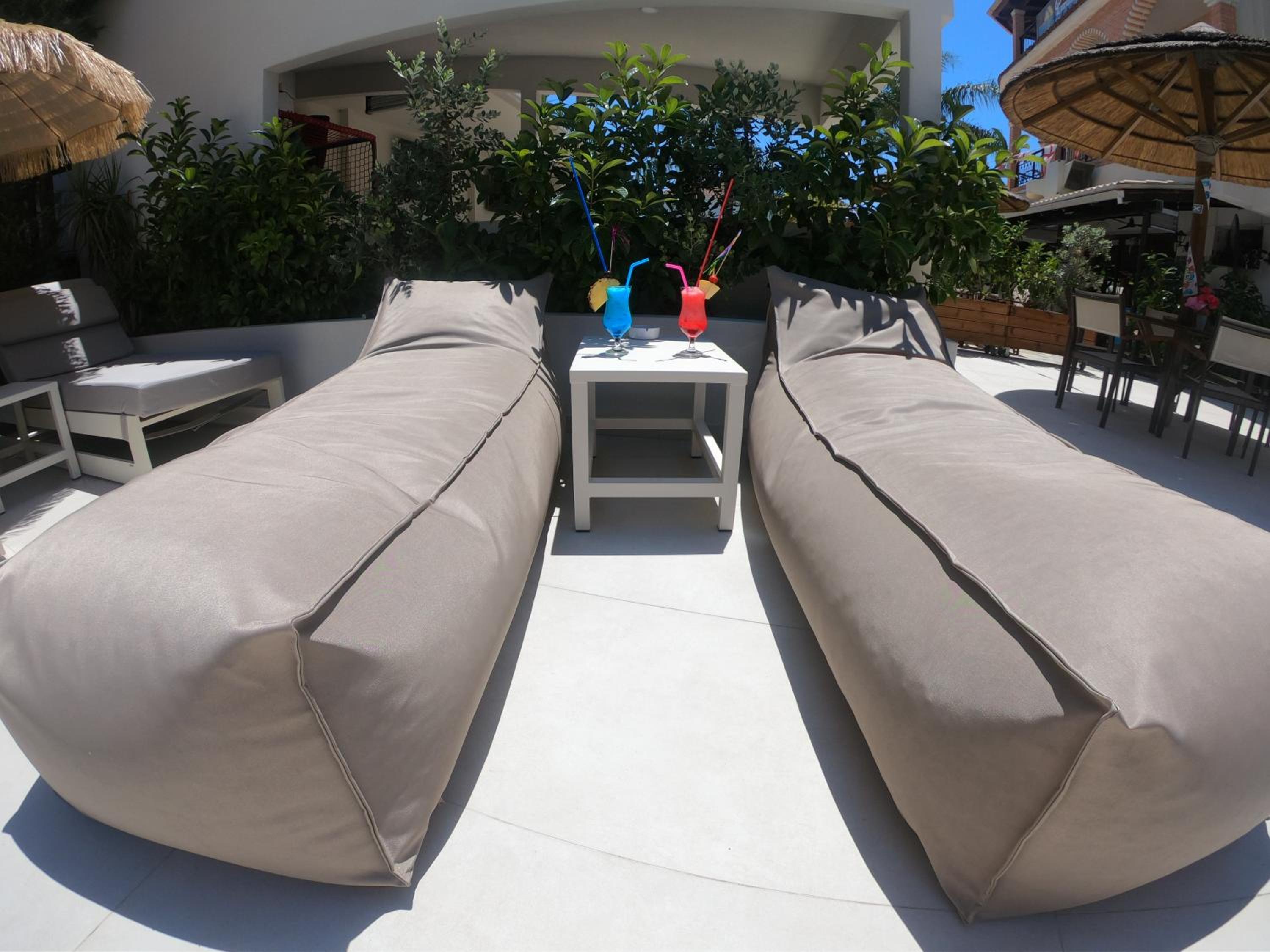 Paradise Hotel & Bar