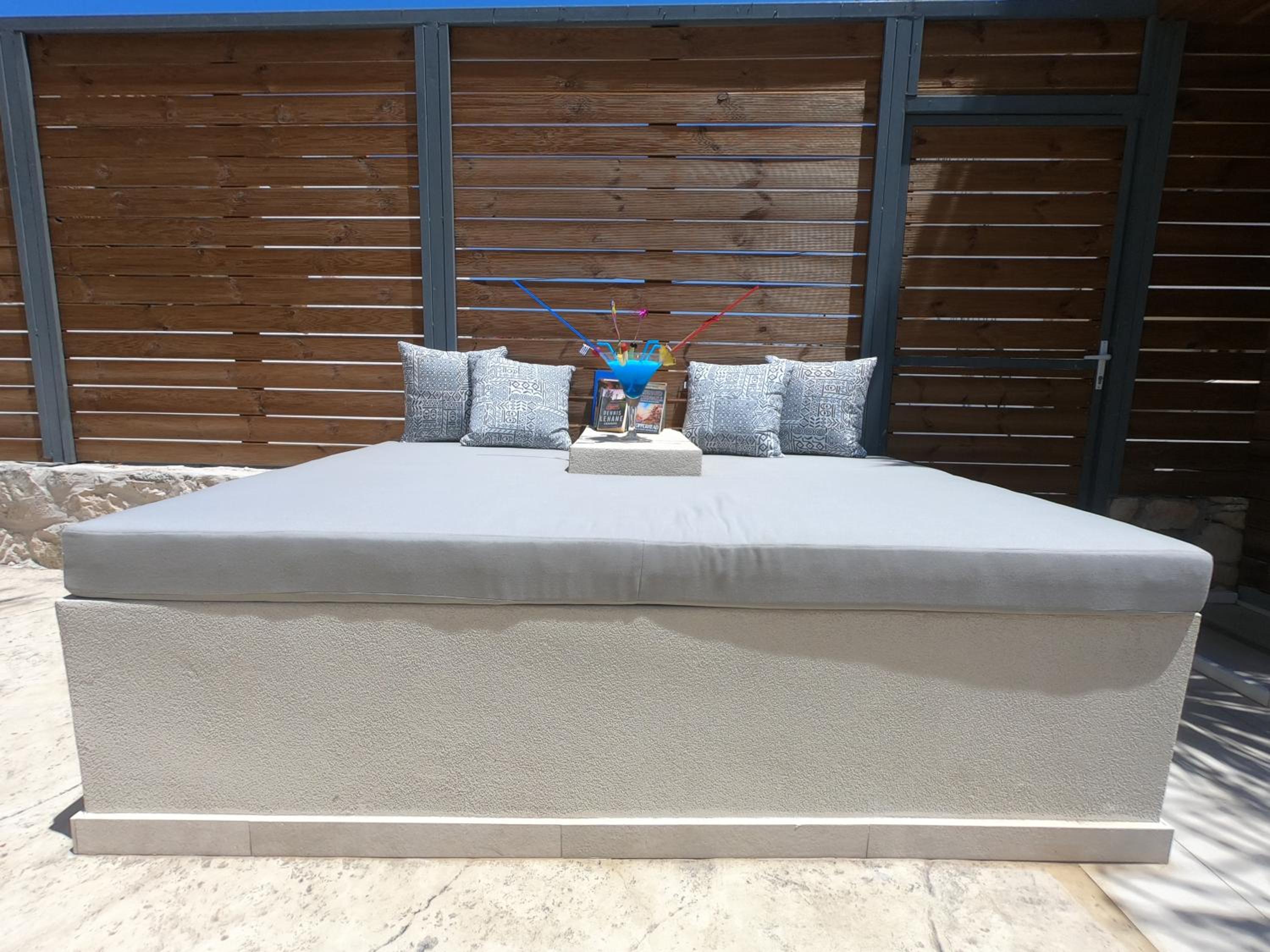 Paradise Hotel & Bar