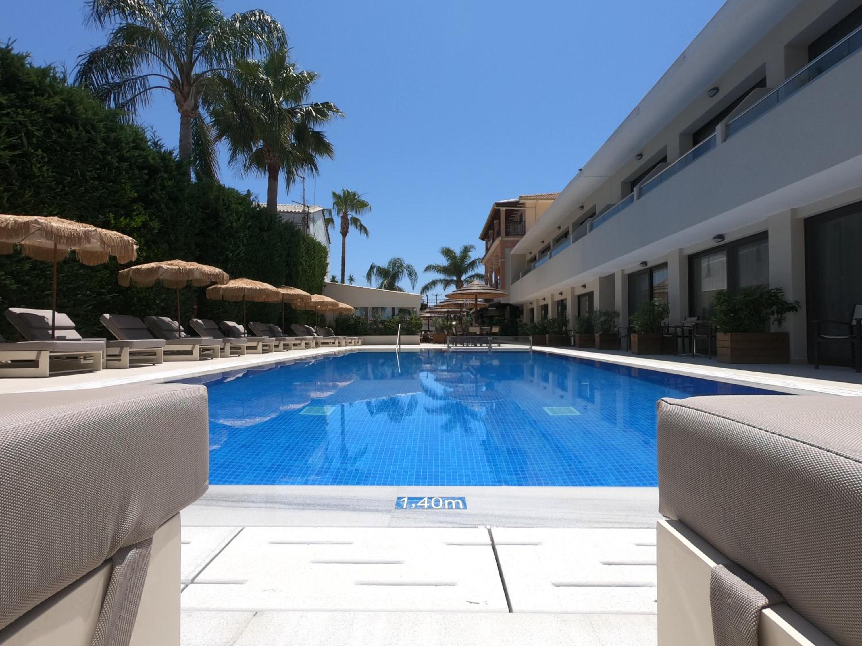 Paradise Hotel & Bar