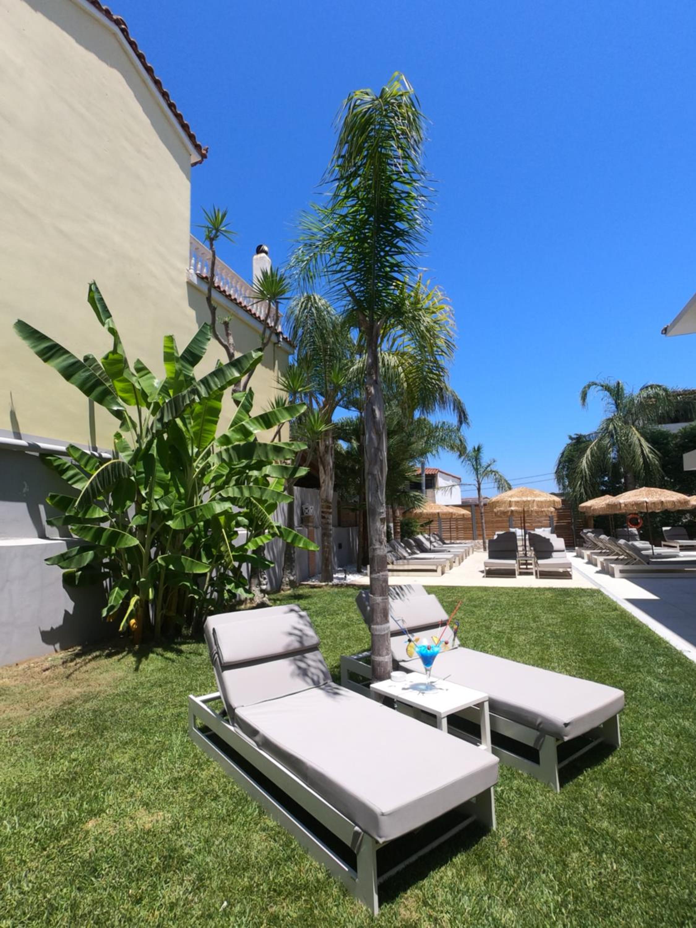 Paradise Hotel & Bar