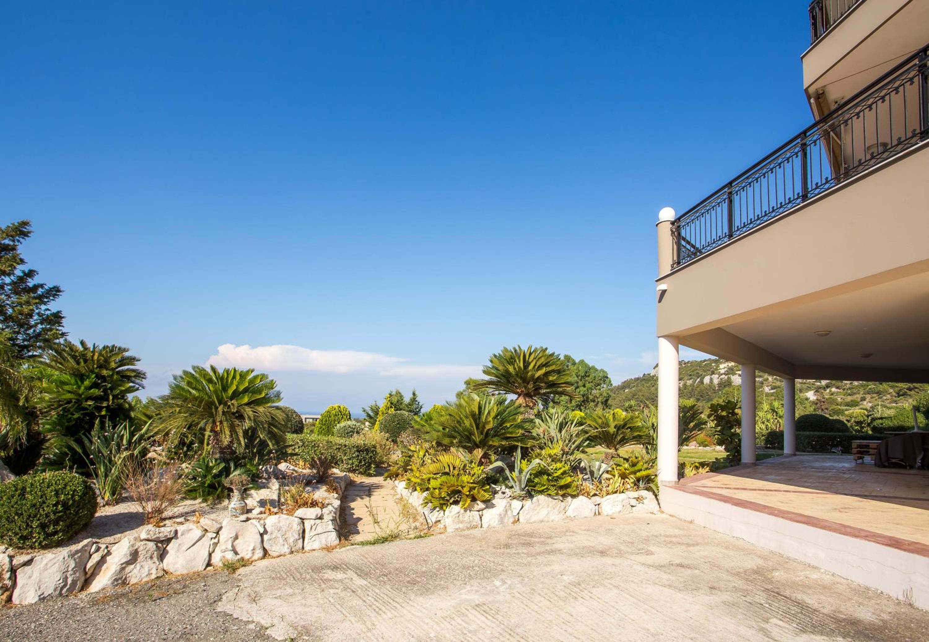 AGGELOS GARDEN VIEW