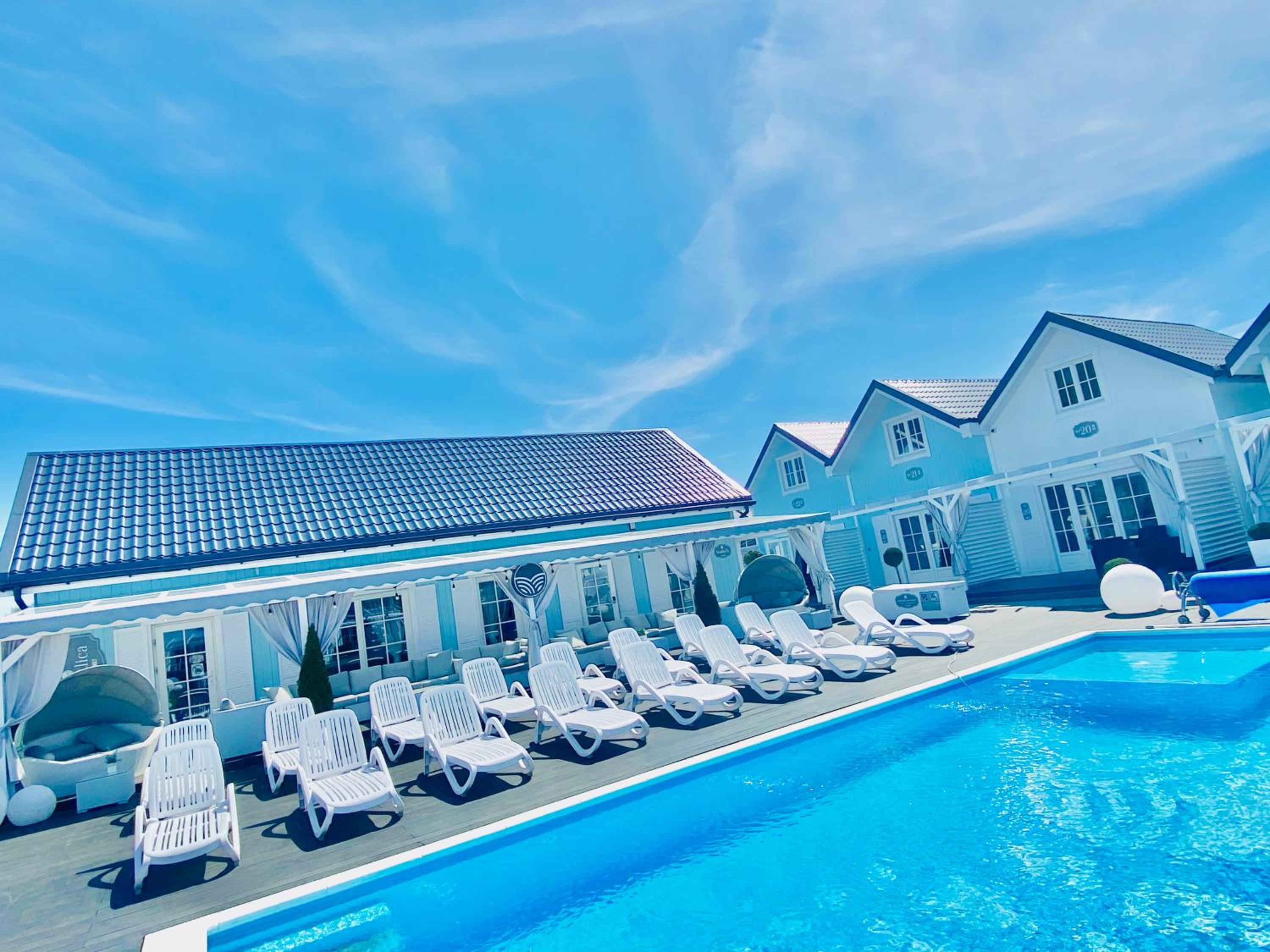 swimming pool
