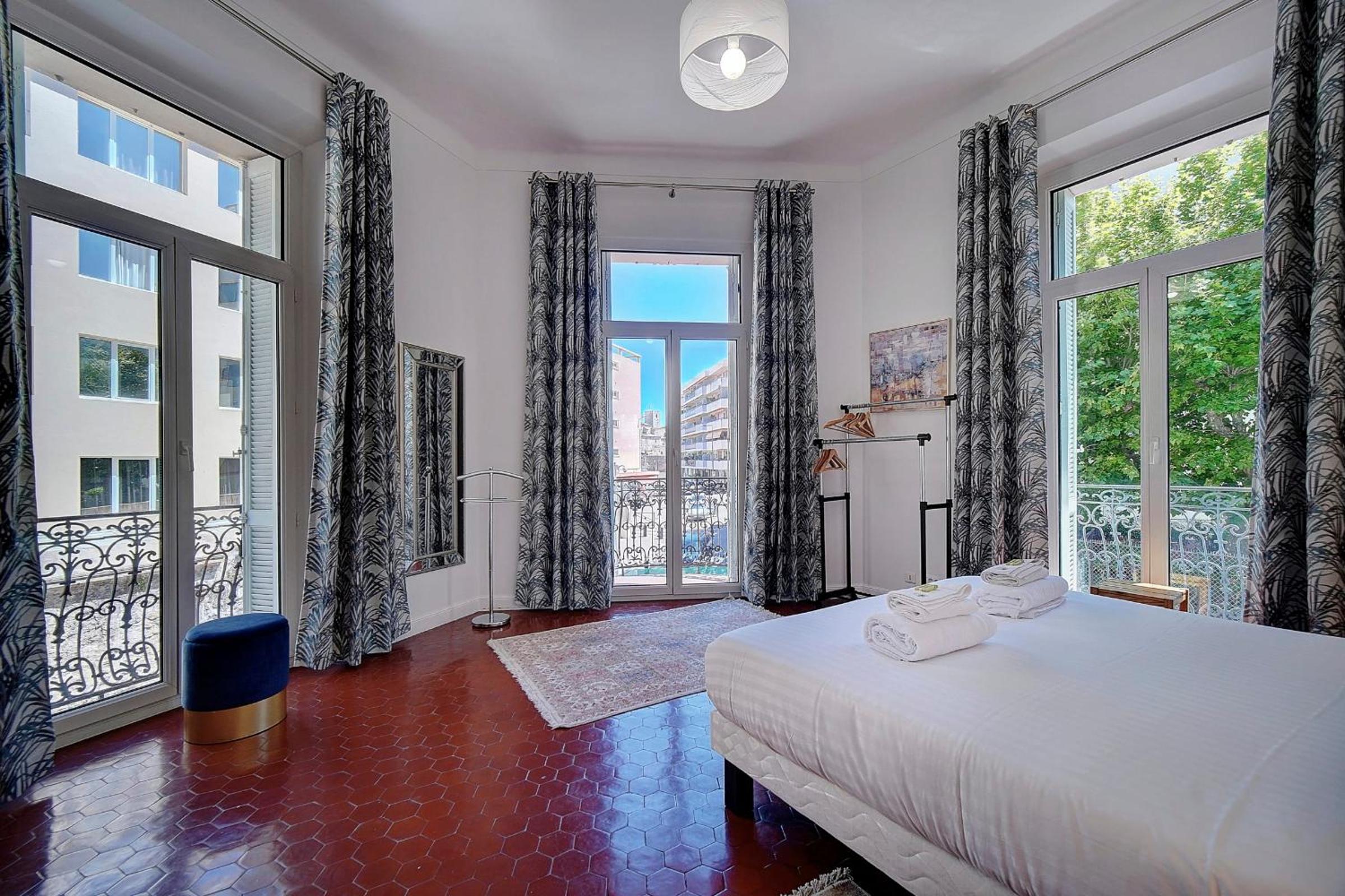 IMMOGROOM - Fully equipped -AC- near Palais des Festivals view 4