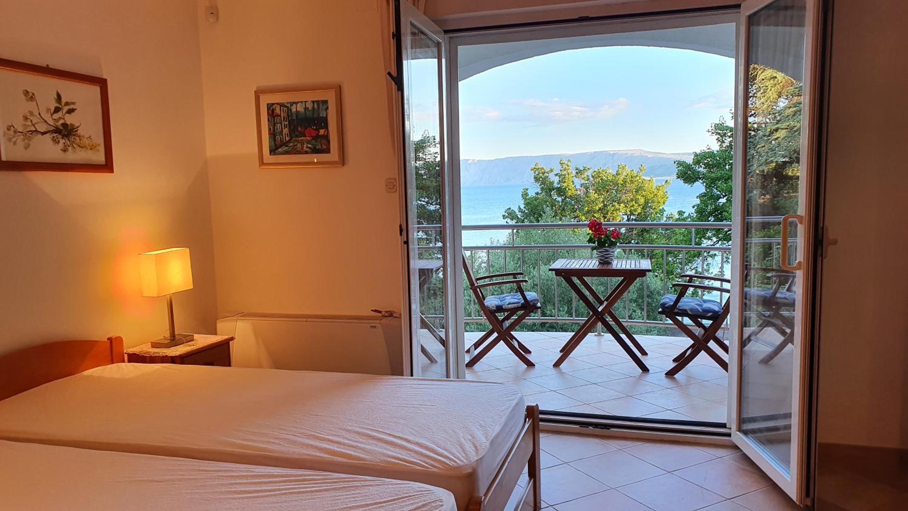 Sea Side Apartments 4*