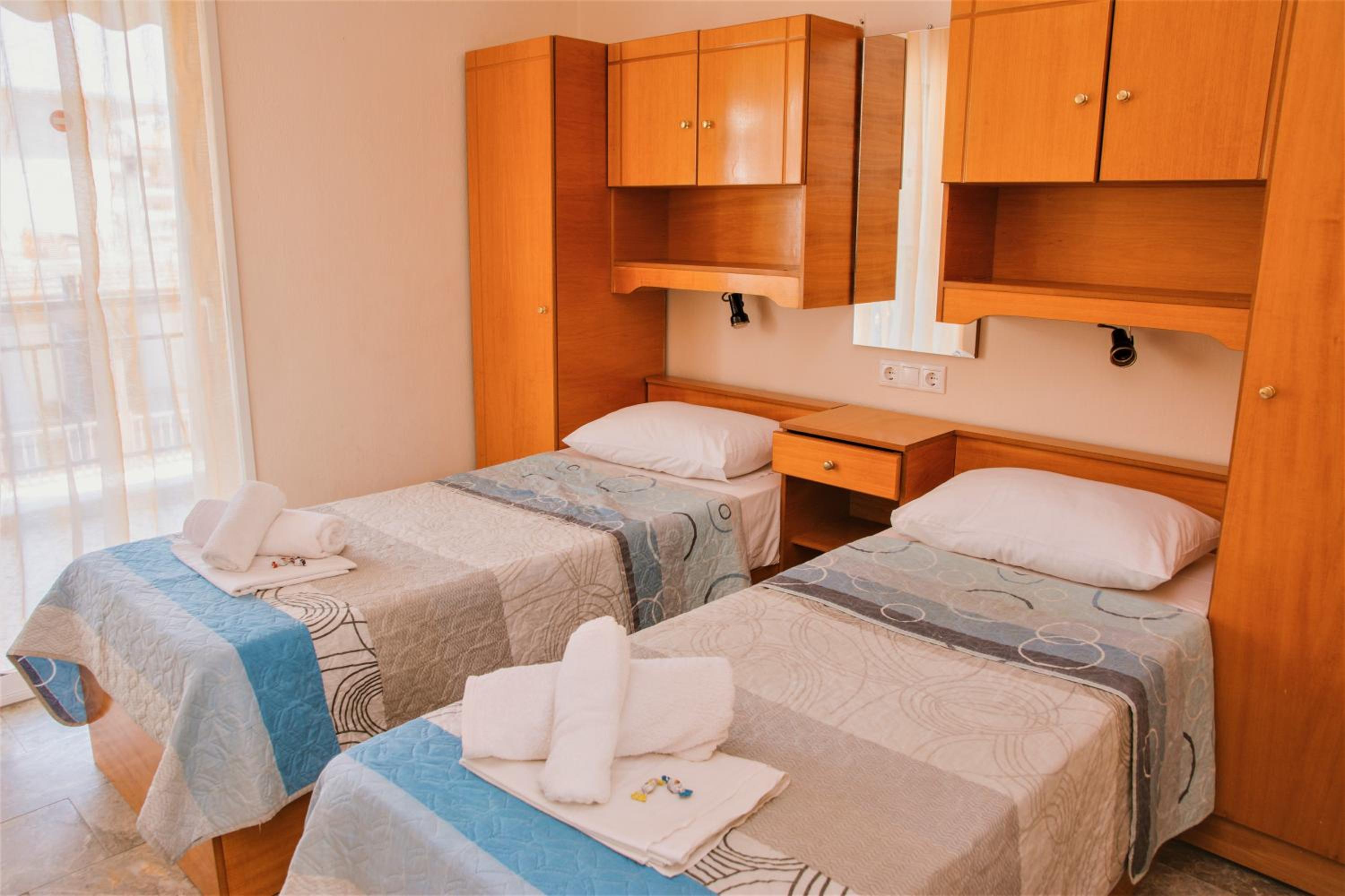 Tania Apartments