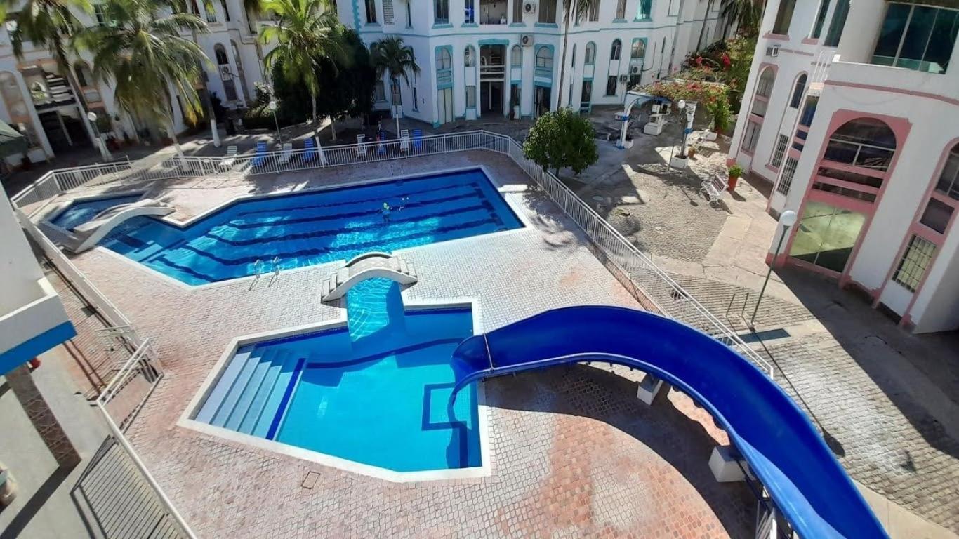 Apartamento con Piscina, Playa a 2 calles.