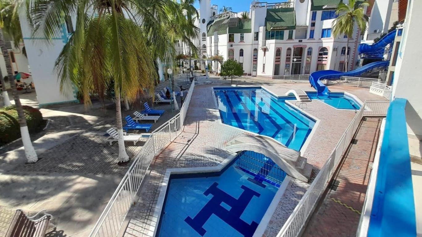 Apartamento con Piscina, Playa a 2 calles.