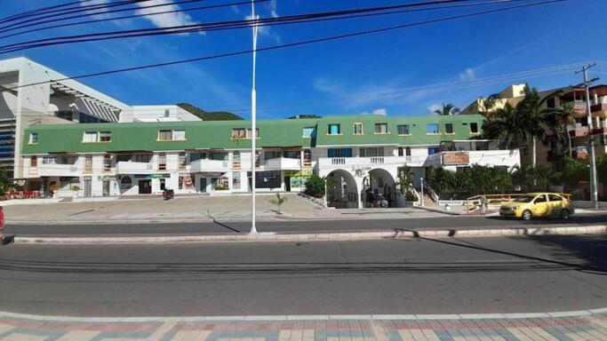 Apartamento con Piscina, Playa a 2 calles.