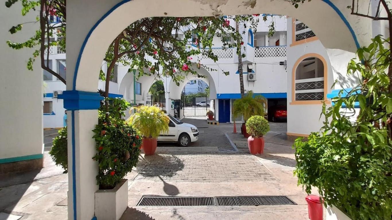 Apartamento con Piscina, Playa a 2 calles.