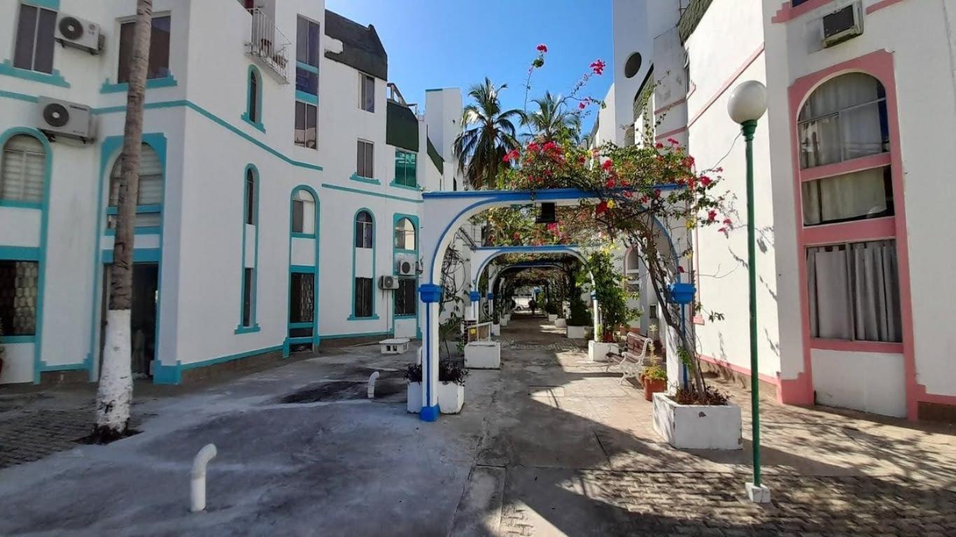 Apartamento con Piscina, Playa a 2 calles.