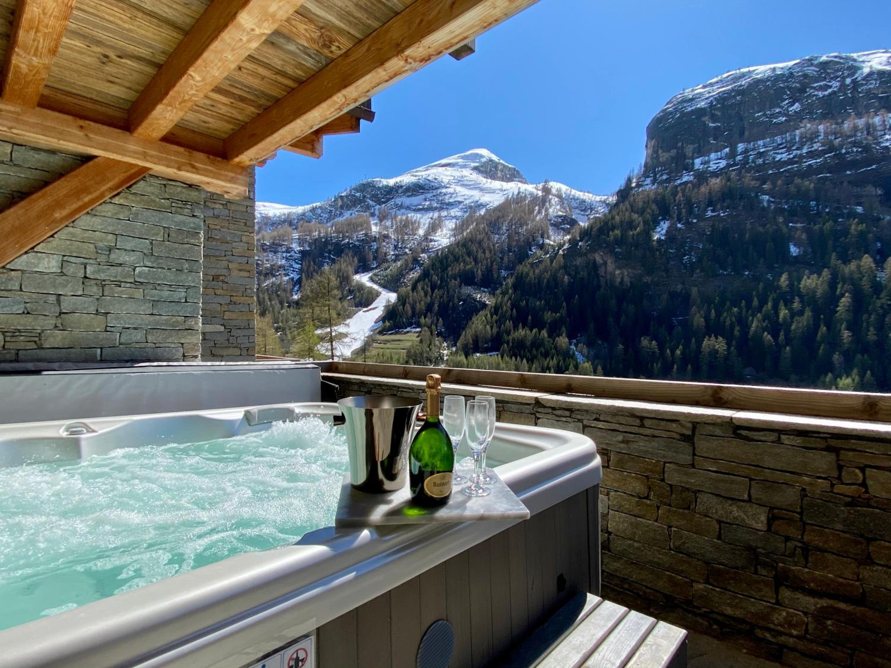 Chalet Carte Blanche Babylon view 2