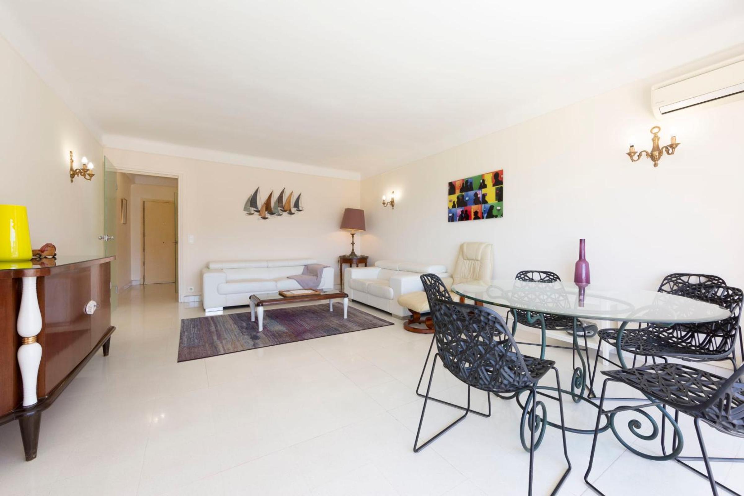 Fully equipped appartment 105 m2 clear view on the sea and californie hills photo 1