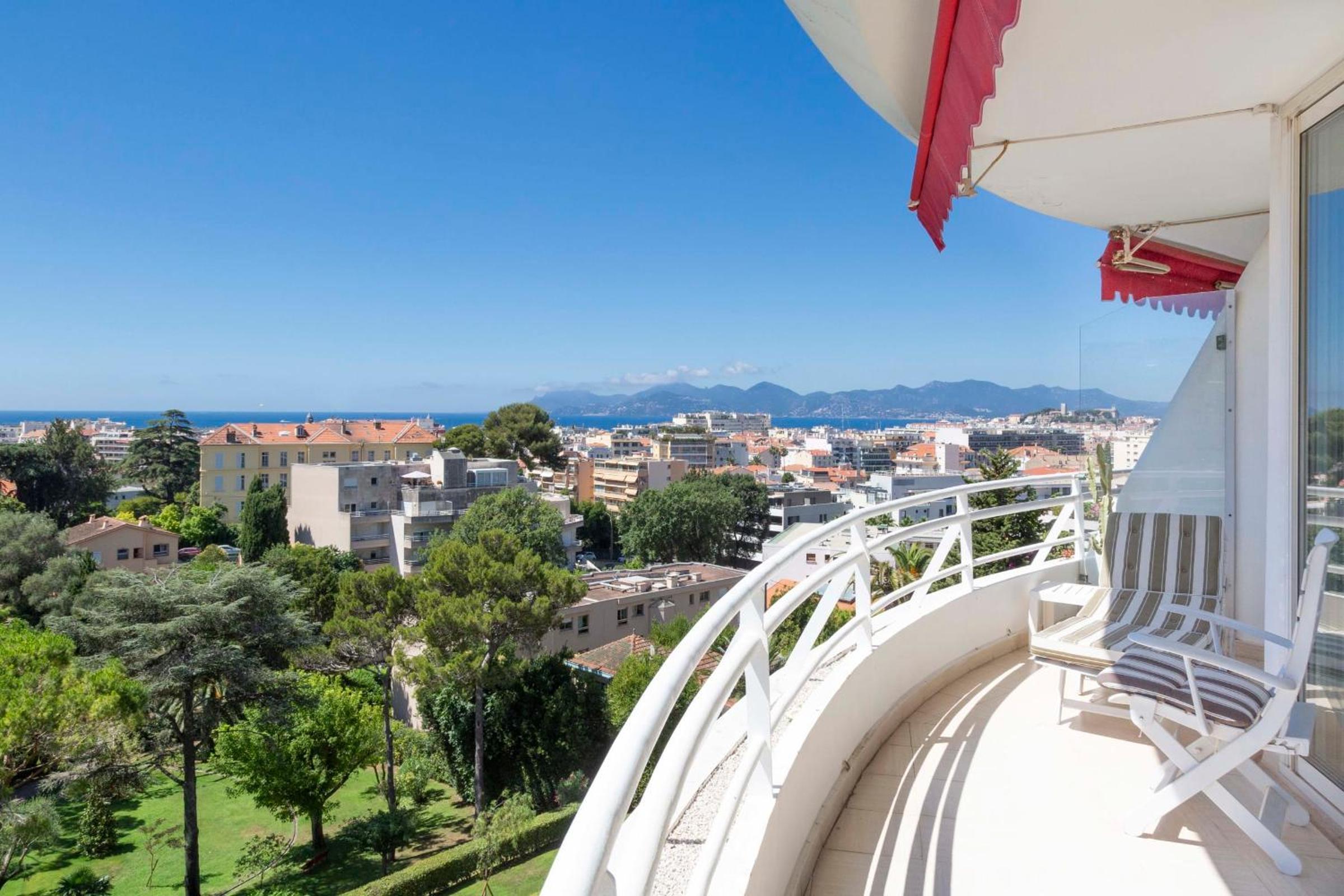 Fully equipped appartment 105 m2 clear view on the sea and californie hills photo 3
