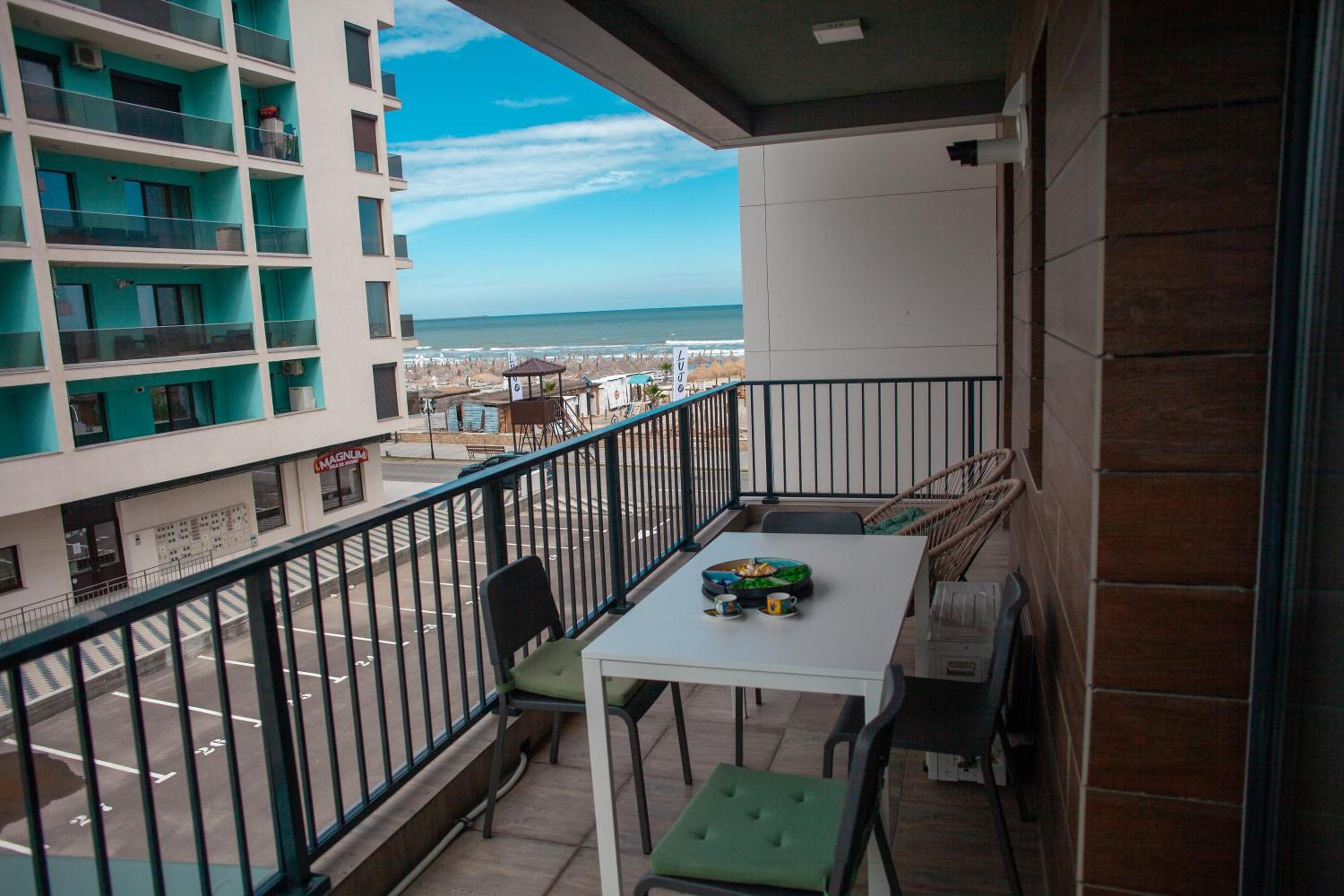Green Apartament Near The Beach view 2