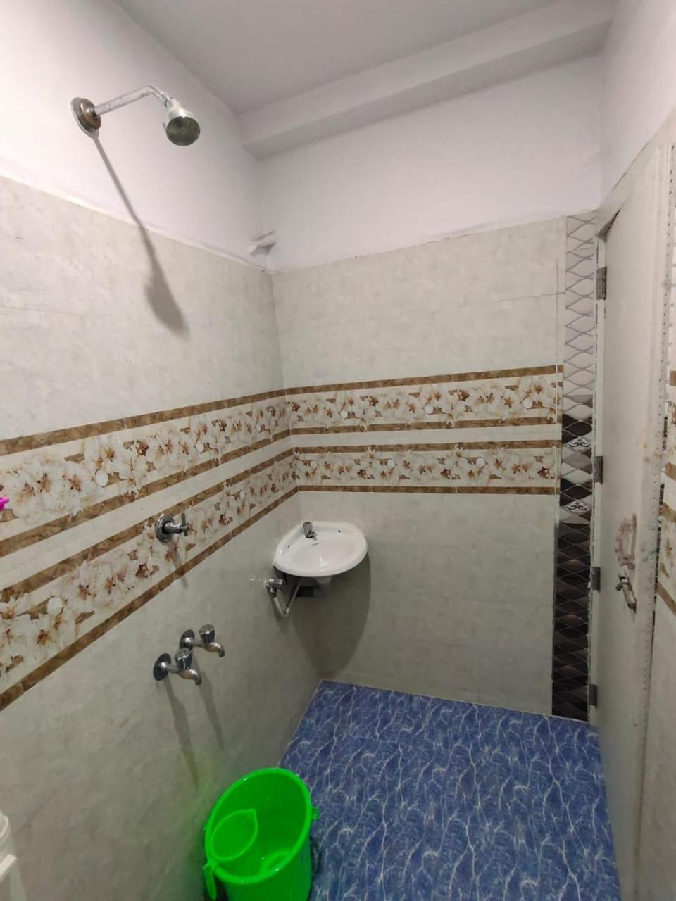 Sri Mahalakshmi Deluxe Lodging Arakonam view 3