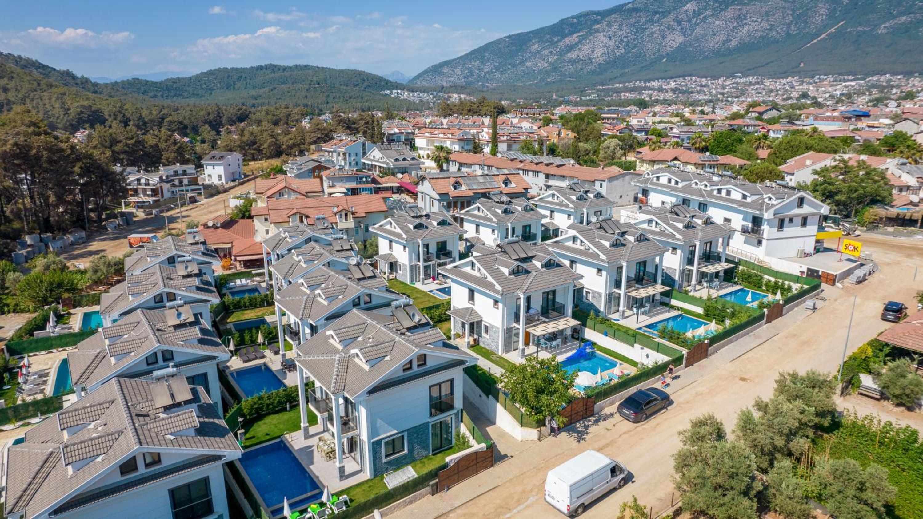 Hisarönü'de 4 Yatak Odalı Villa-Villa Bahama