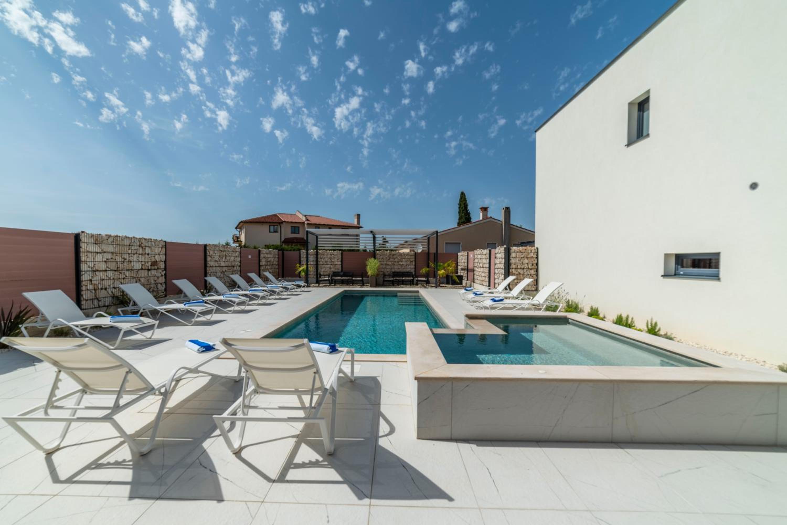 PINNA RESIDENCE - Tonna view 4