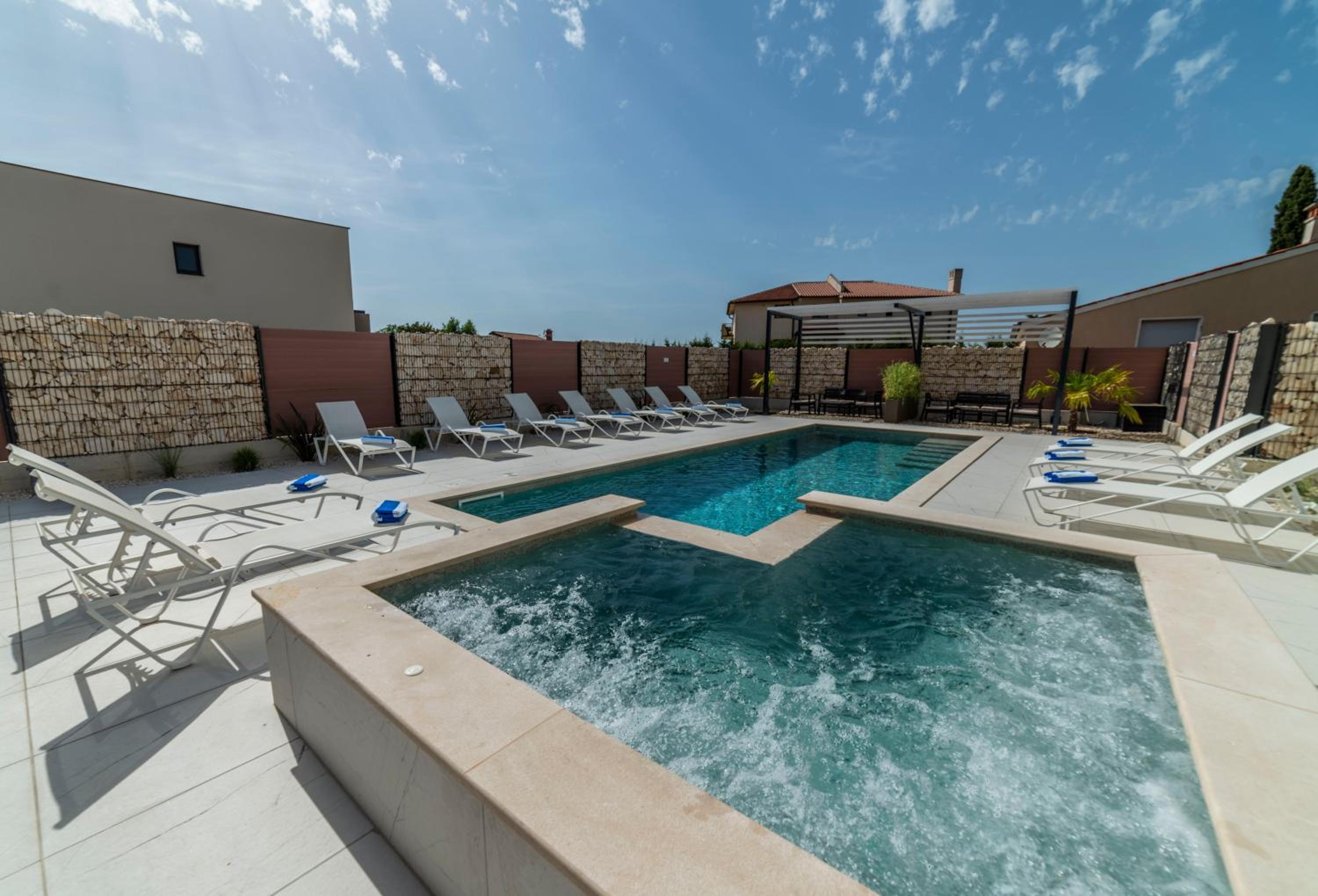 PINNA RESIDENCE - Tonna view 3