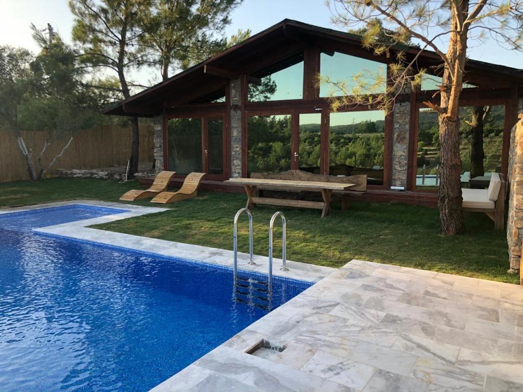 swimming pool