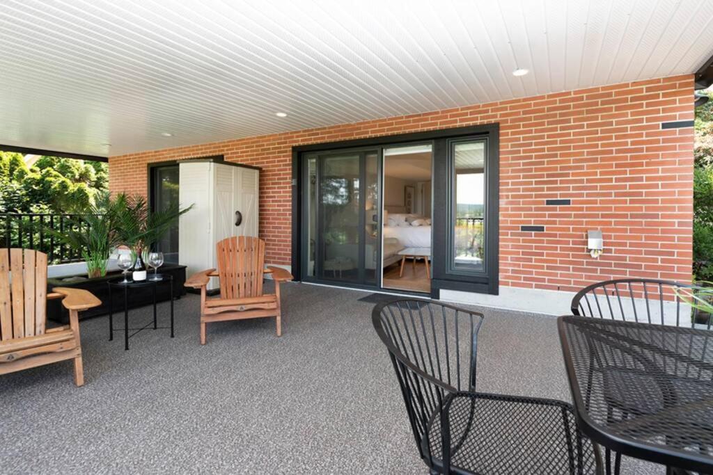 Sea-esta Suite with Ocean Views in Brentwood Bay