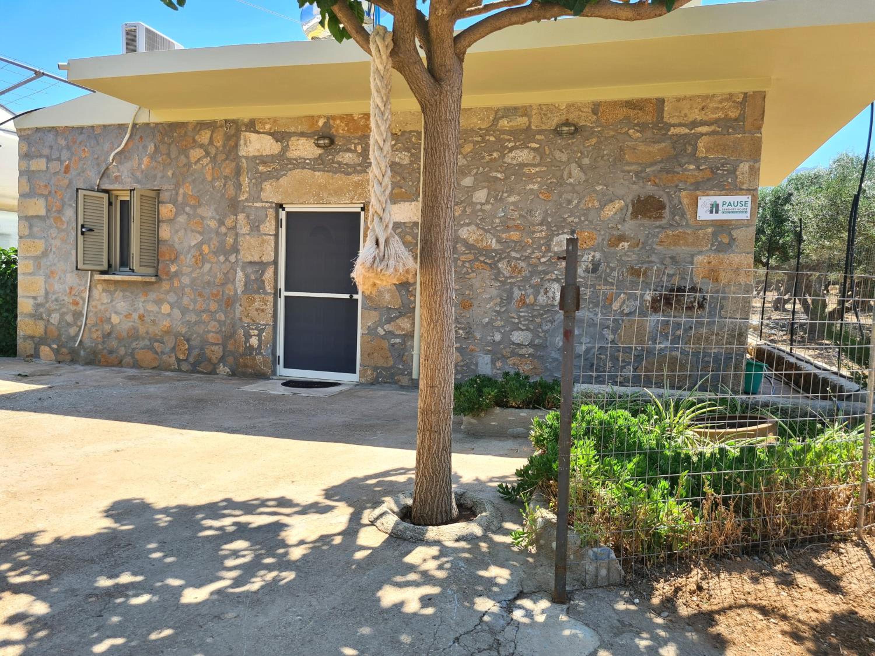Pause Serenity House into Olive Groves photo 4