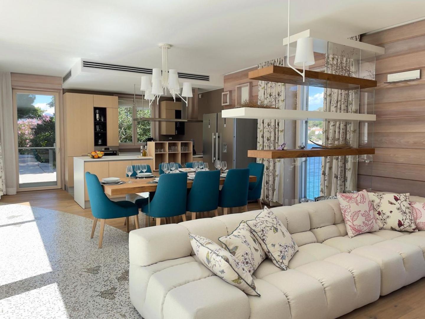 Luxury Beachfront Villa Lilly with private pool