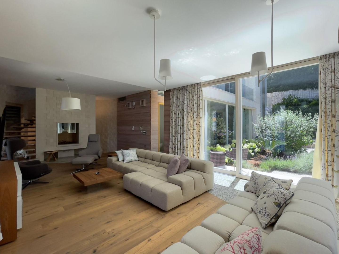 Luxury Beachfront Villa Lilly with private pool