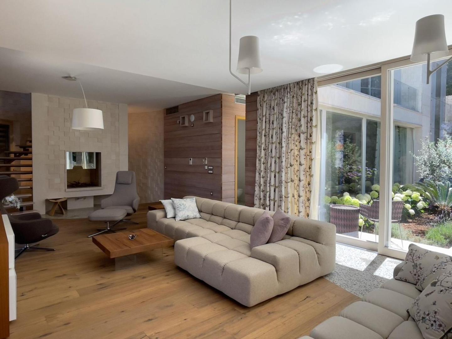 Luxury Beachfront Villa Lilly with private pool