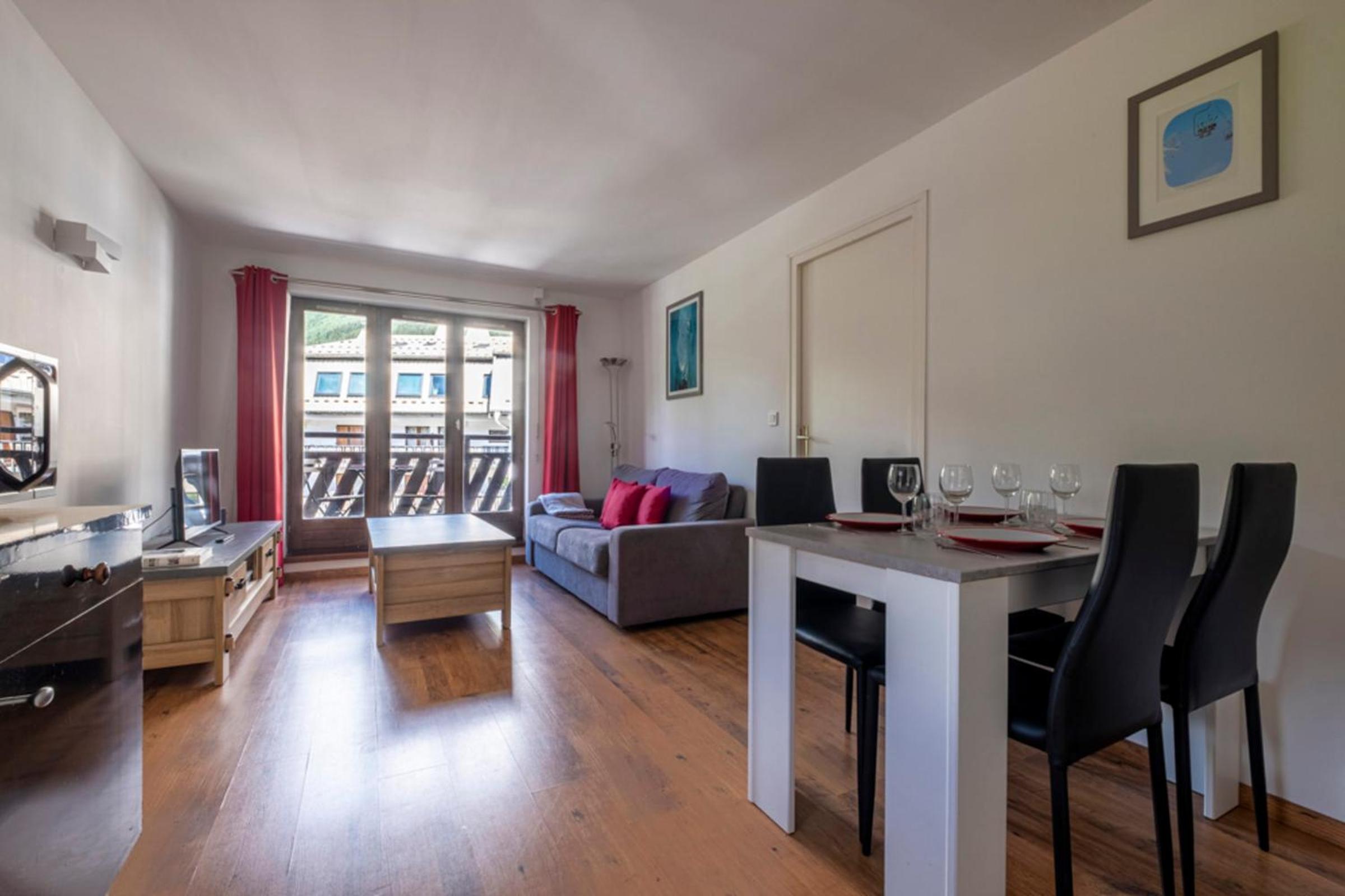 Modern Apt With Balcony In The Center Of Chamonix view 4
