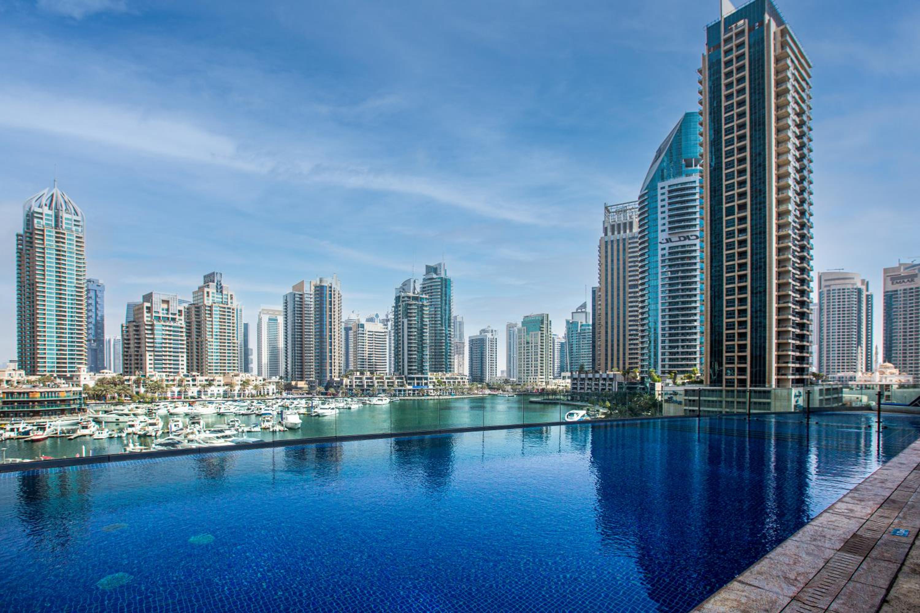 Cayan Tower, Dubai Marina