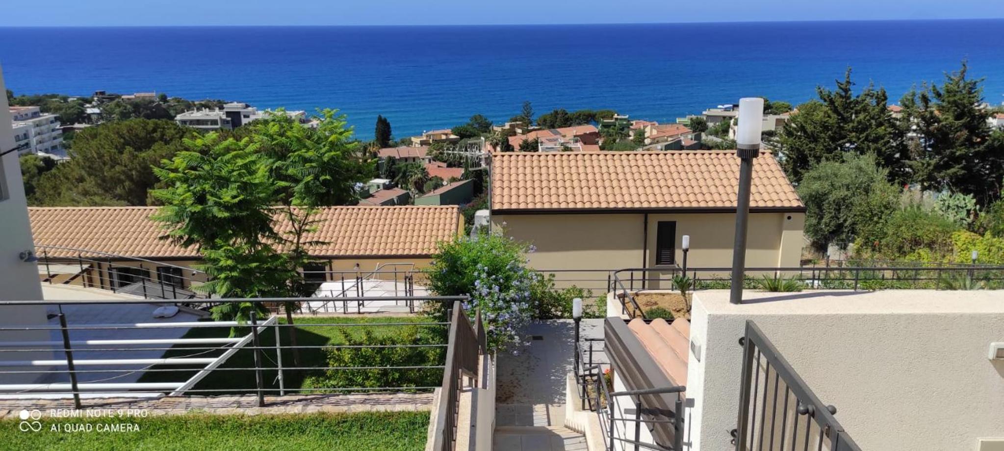 Hotel Lucia's Garden - Image 1