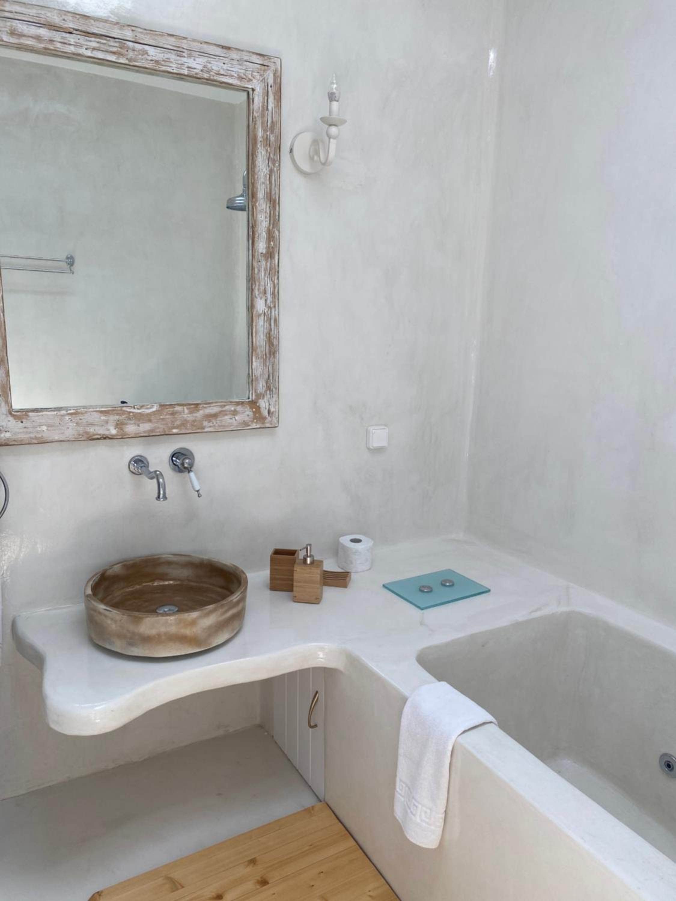 Hotel Krios Luxury Suites - Image 1