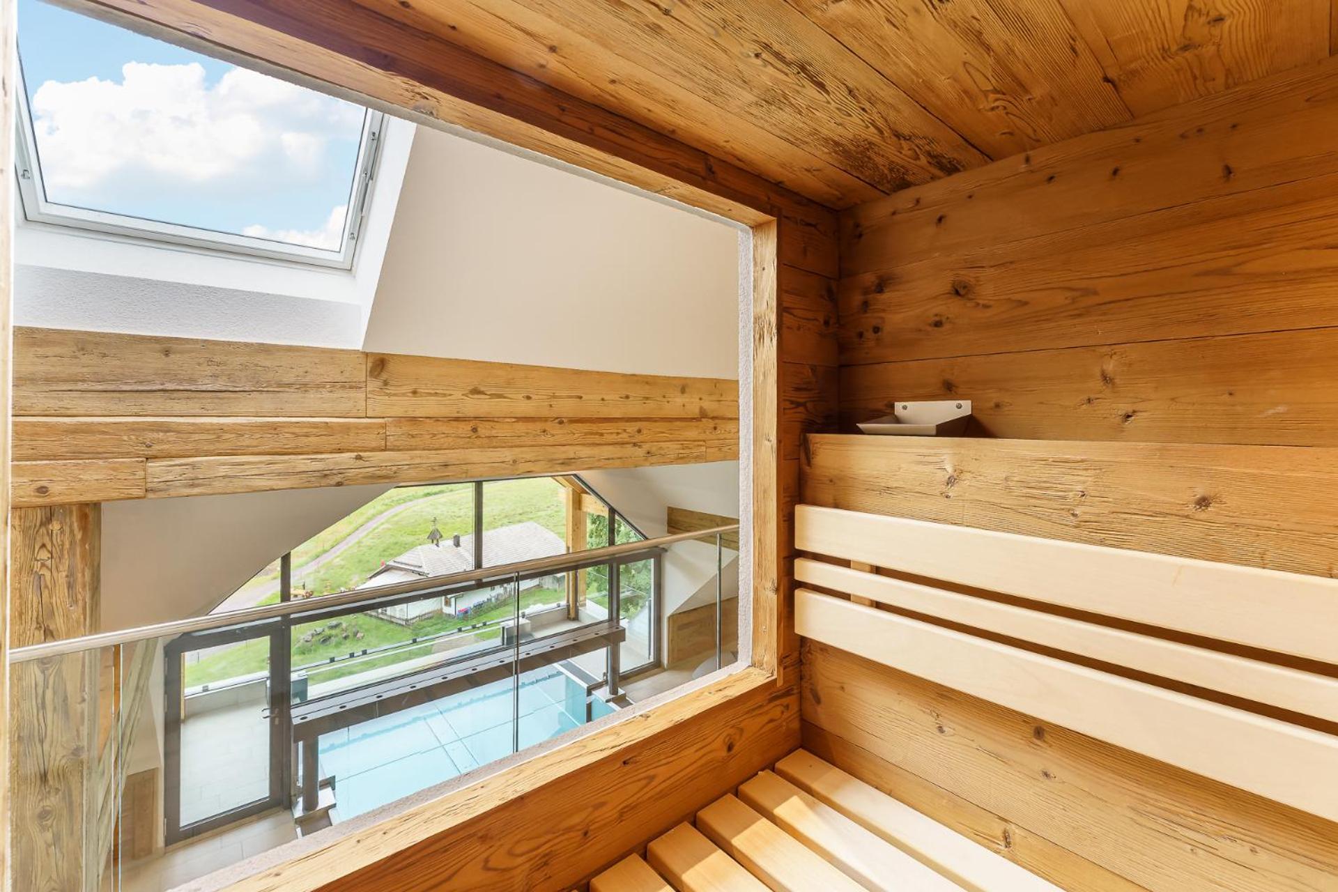 SCHWARZENBACH - Apartments & Rooftop Pool