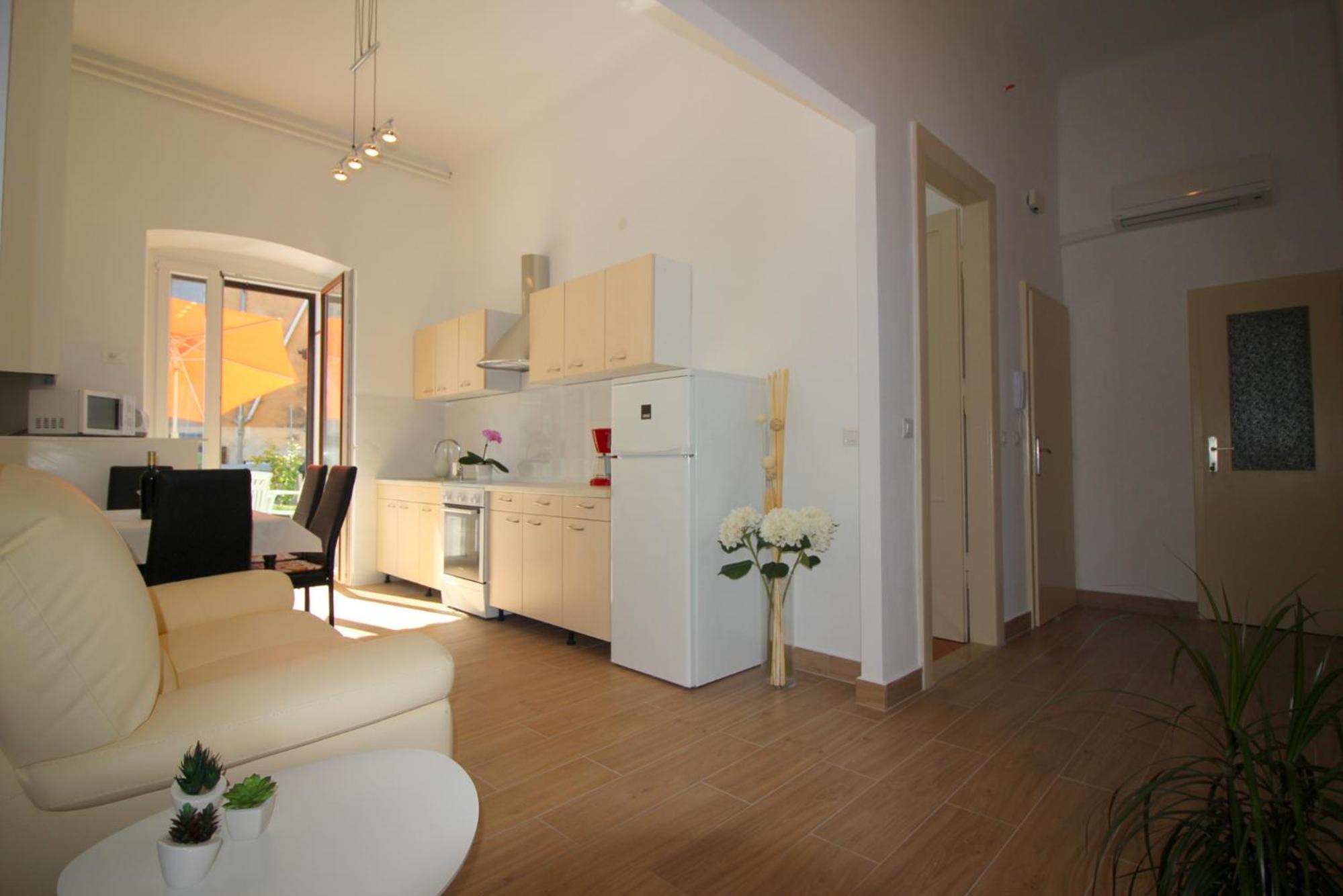 Apartment Old City view 3