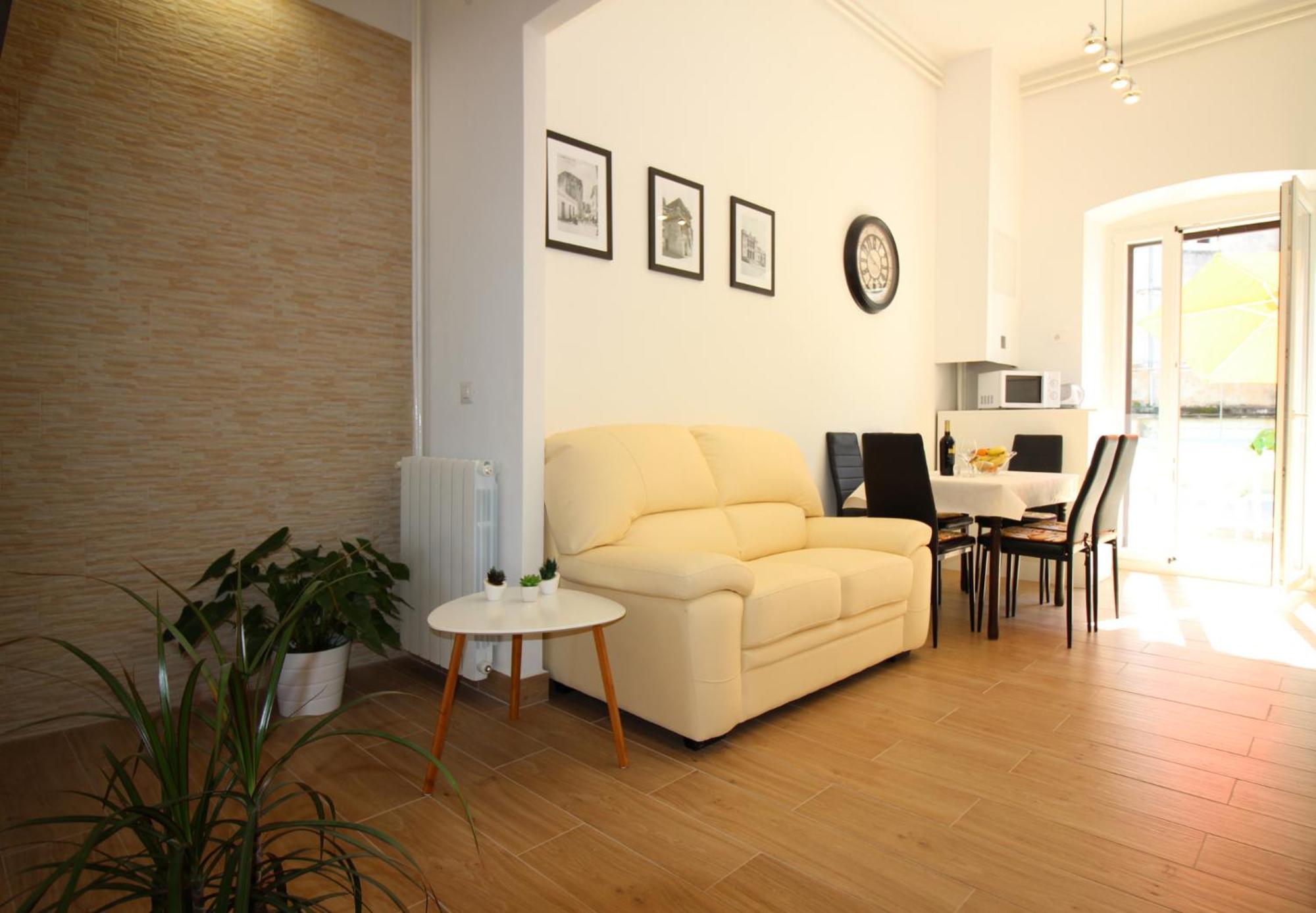 Apartment Old City view 2