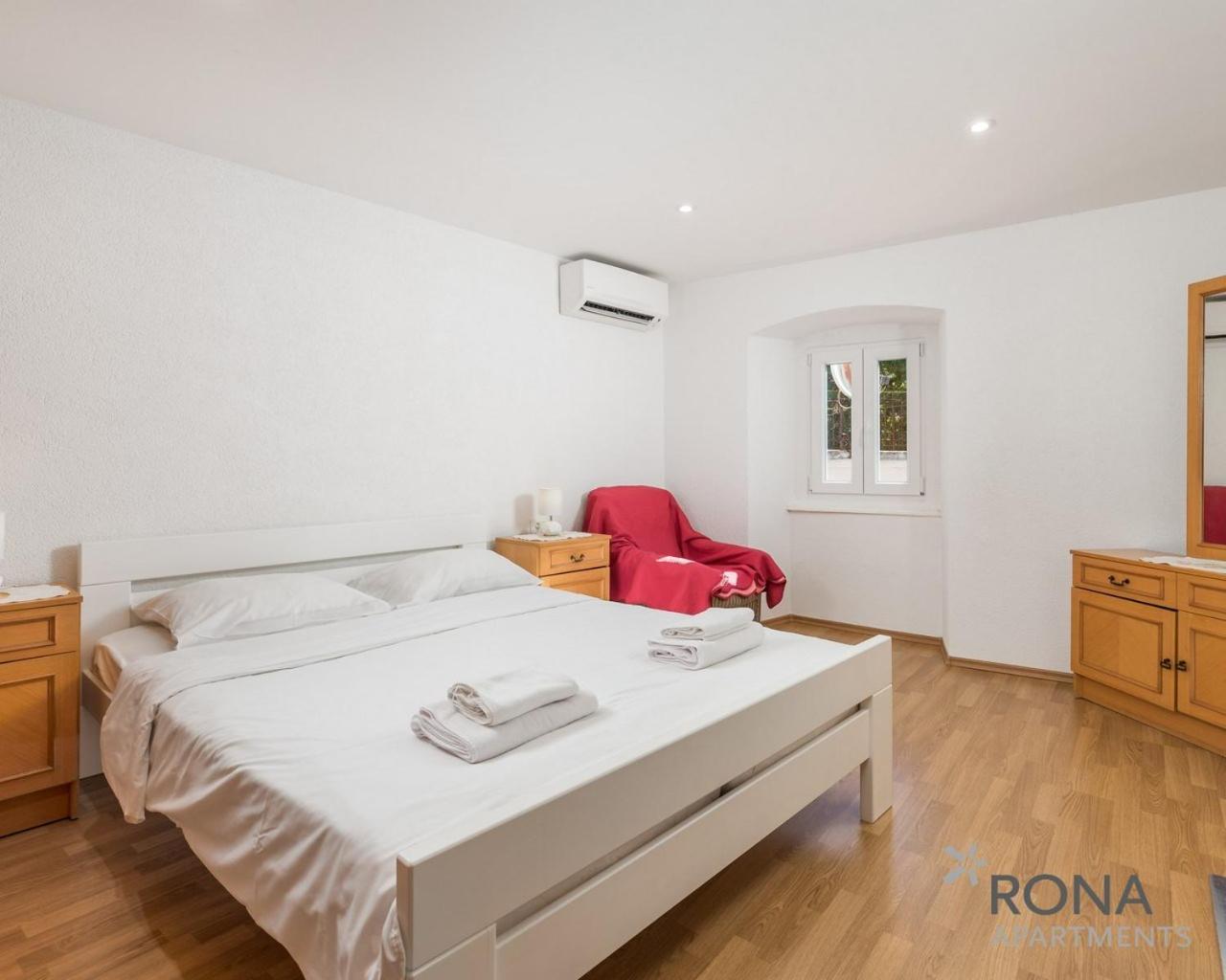 Rona apartment More
