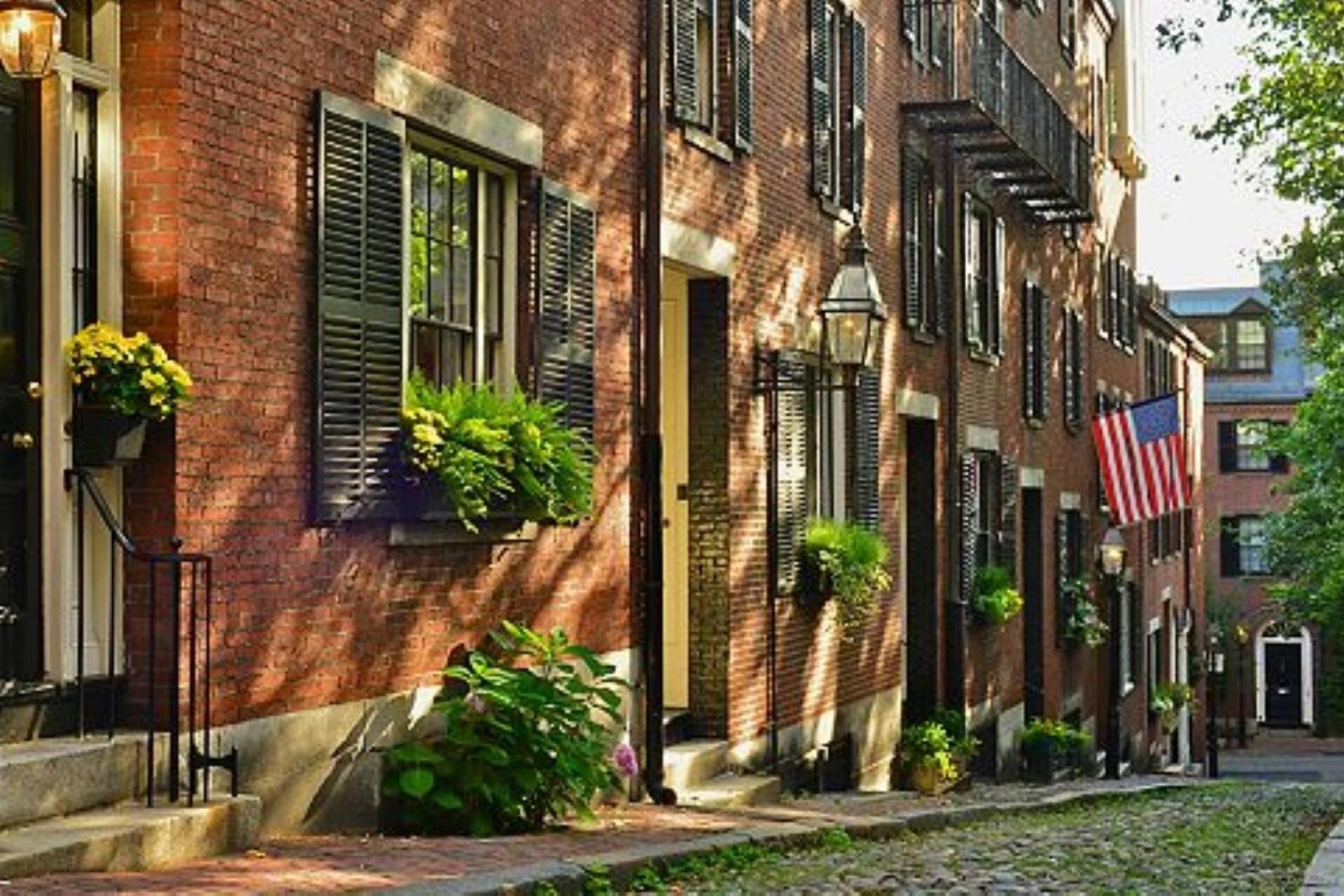 Boston Vacations - Suite at House of L - Property Image 2