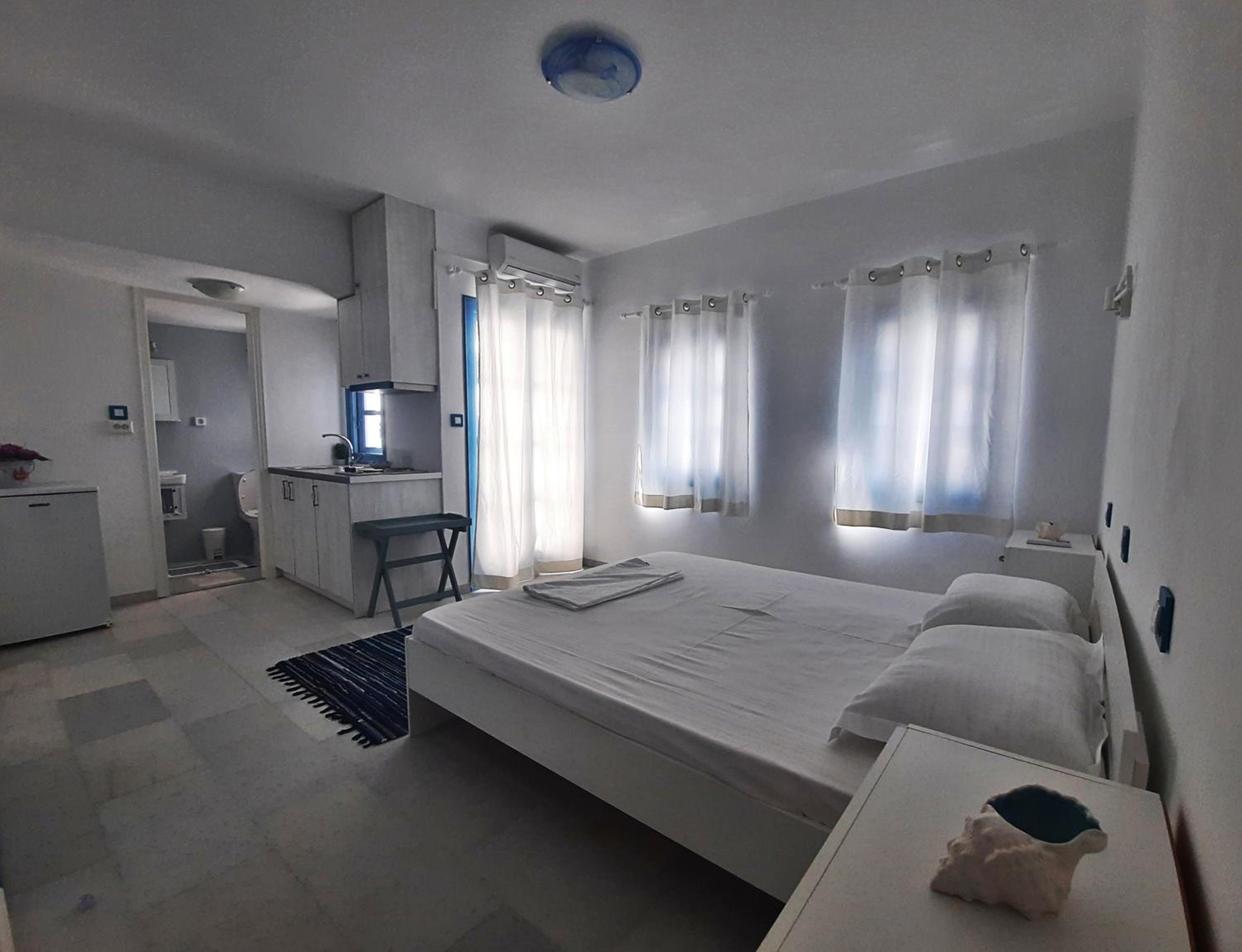 BLUE IN NAXOS photo 4