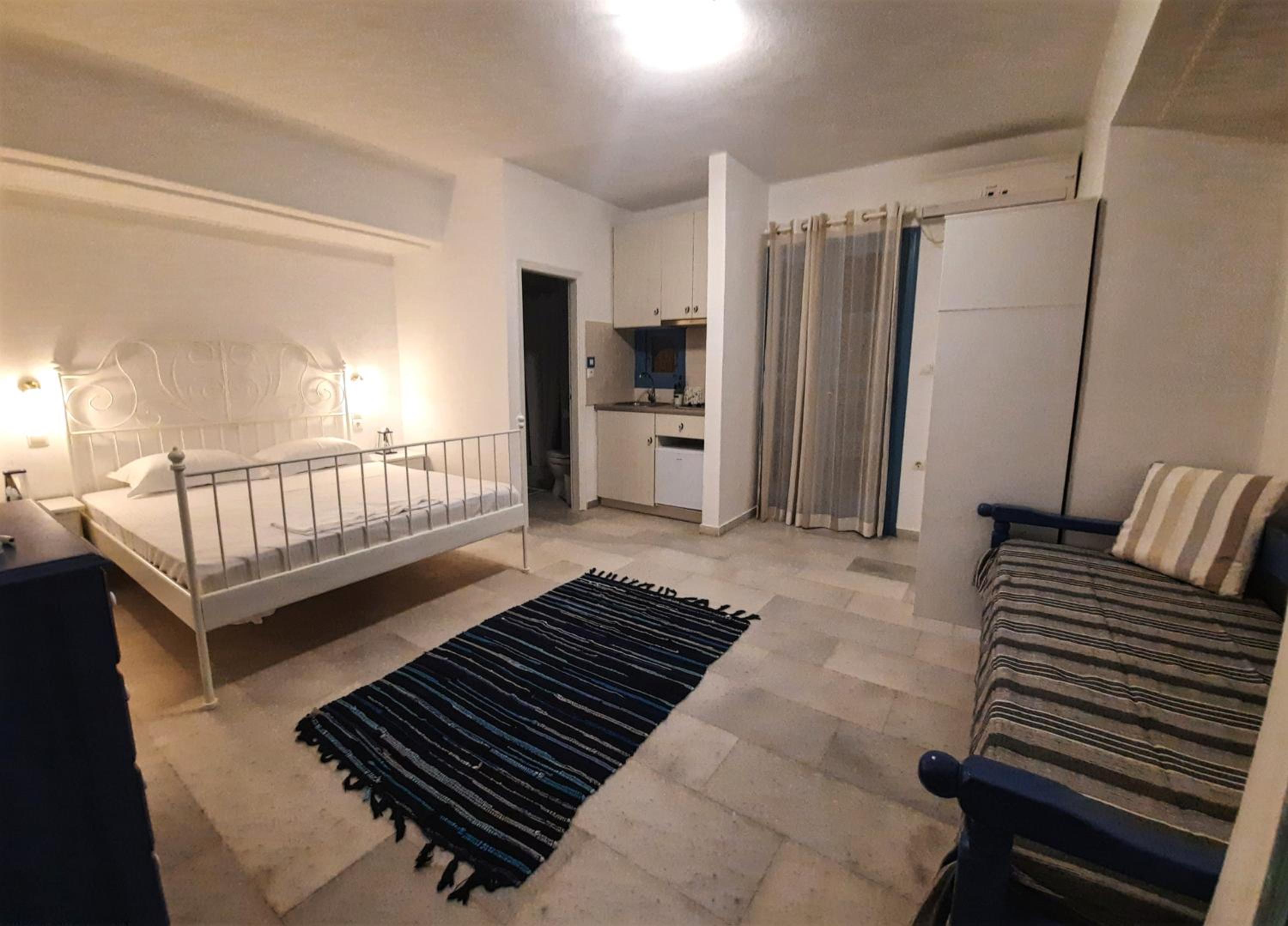 BLUE IN NAXOS photo 3