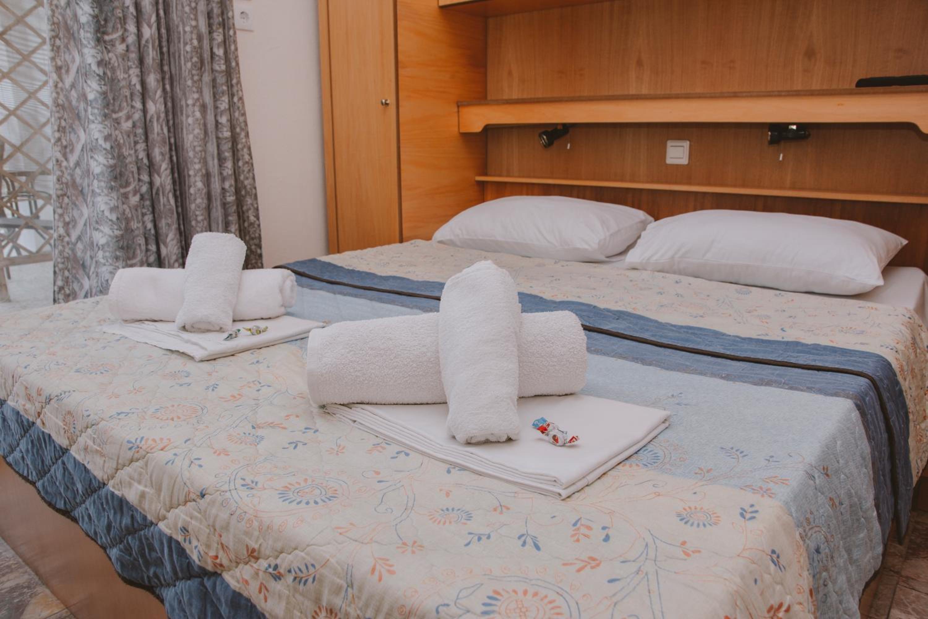 Tania Apartments