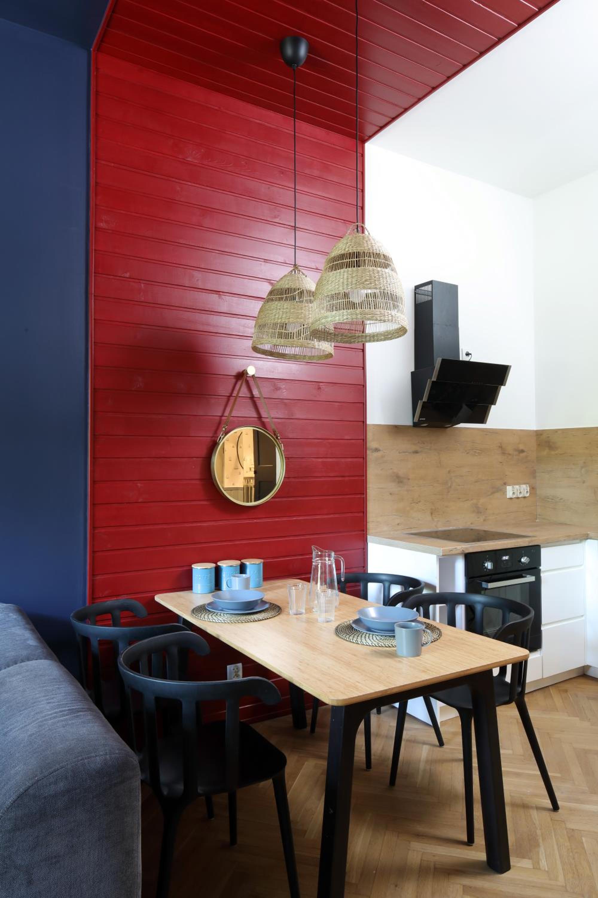 Red & Blue by OneApartments view 5