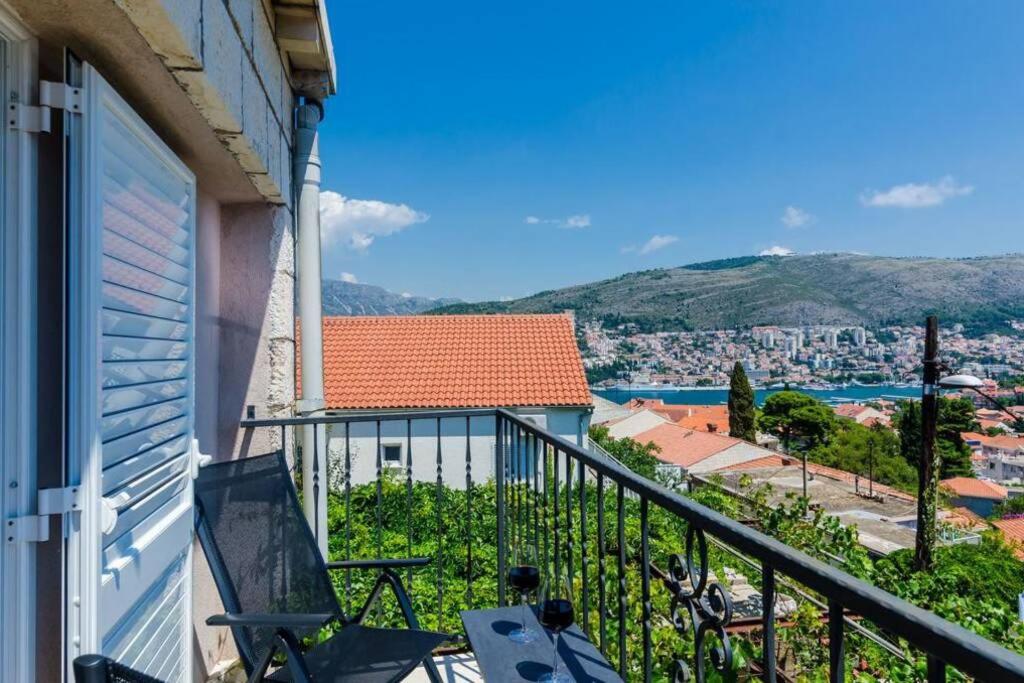 Spacious 80m2 place, great views:-) 2 bedrooms !