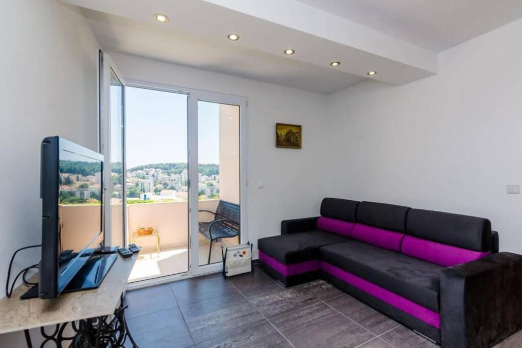Spacious 80m2 place, great views:-) 2 bedrooms !