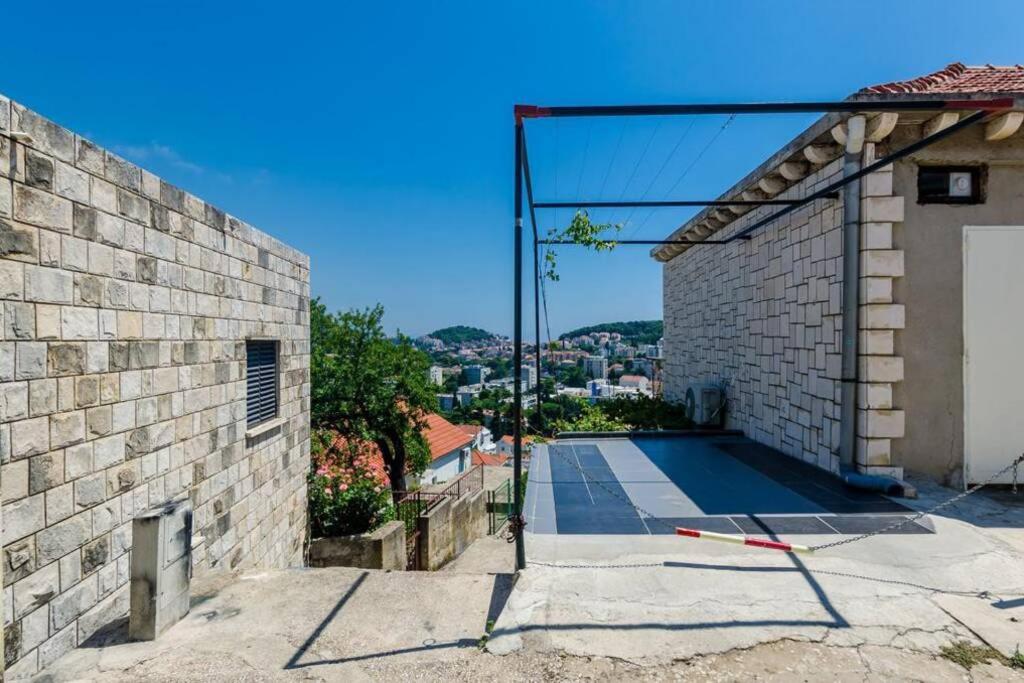 Spacious 80m2 place, great views:-) 2 bedrooms !