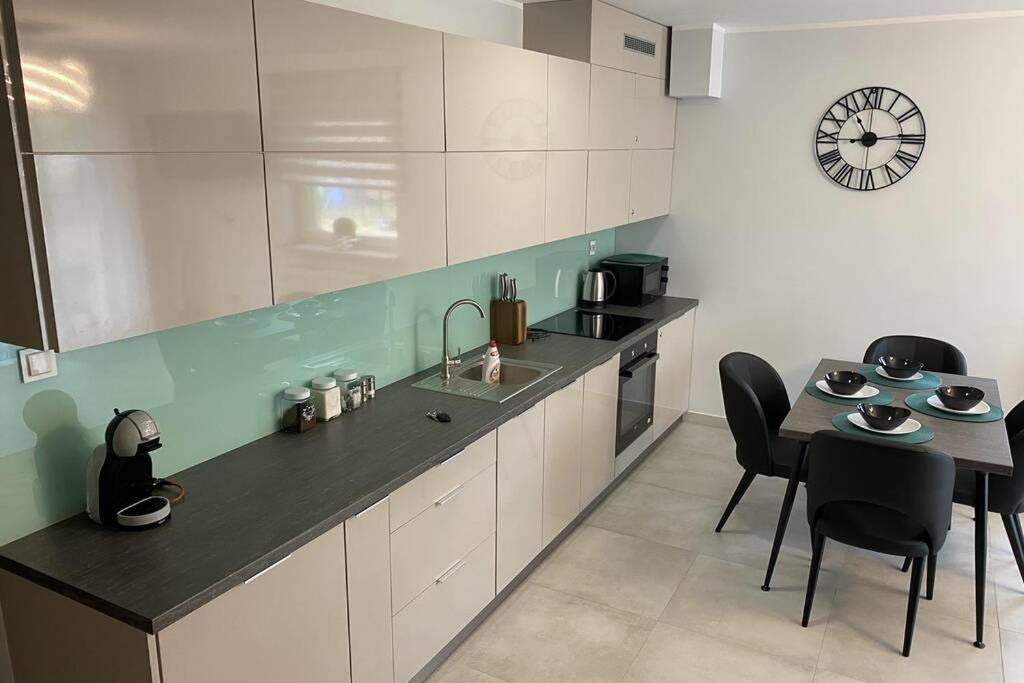 Apartament w Międzywodziu z parkingiem